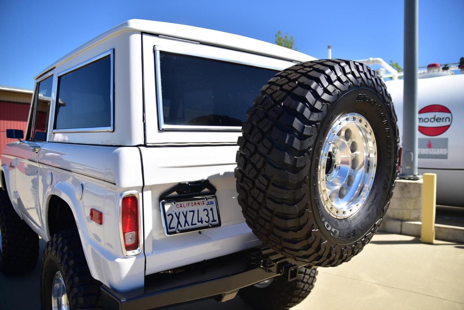 1971 White /Black / Grey Ford Bronco (U15GLK86693) with an 302 engine, np 435 4 speed transmission, located at 2630 Grass Valley Highway, Auburn, CA, 95603, (530) 508-5100, 38.937893, -121.095482 - 1971 FORD BRONCO BUILD CALIFORNIA BRONCO HARD TOP AND NO RUST REBUILT 302 WITH PERFORMANCE CAM, EDELBROCK MANIFOLD, HOLLEY AVENGER 650 CARB & MSD IGNITION NP 435 4 SPEED WITH WILD HORSE BILLET SHIFT EXTENDER DANA 20 WITH WILD HORSE TWIN STICK TRANSFER CASE NEW PAINLESS WIRING HARNESS RHINO LIN - Photo#252