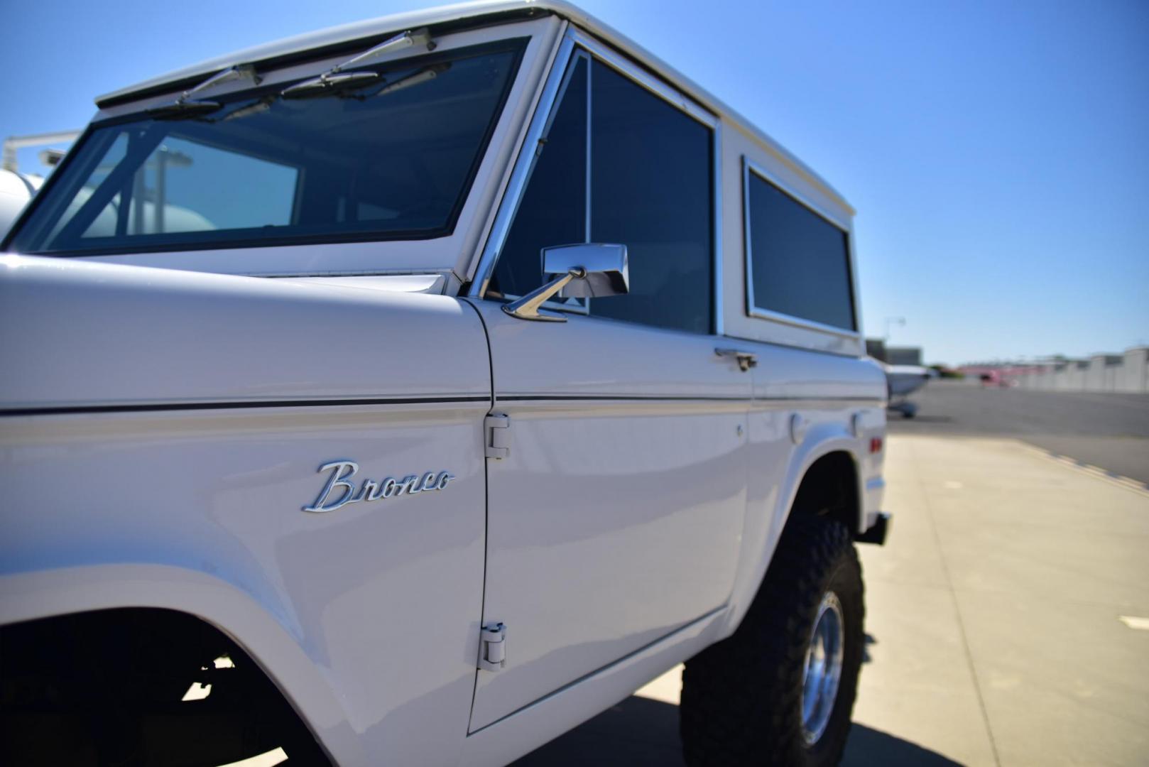 1971 White /Black / Grey Ford Bronco (U15GLK86693) with an 302 engine, np 435 4 speed transmission, located at 2630 Grass Valley Highway, Auburn, CA, 95603, (530) 508-5100, 38.937893, -121.095482 - 1971 FORD BRONCO BUILD CALIFORNIA BRONCO HARD TOP AND NO RUST REBUILT 302 WITH PERFORMANCE CAM, EDELBROCK MANIFOLD, HOLLEY AVENGER 650 CARB & MSD IGNITION NP 435 4 SPEED WITH WILD HORSE BILLET SHIFT EXTENDER DANA 20 WITH WILD HORSE TWIN STICK TRANSFER CASE NEW PAINLESS WIRING HARNESS RHINO LIN - Photo#254