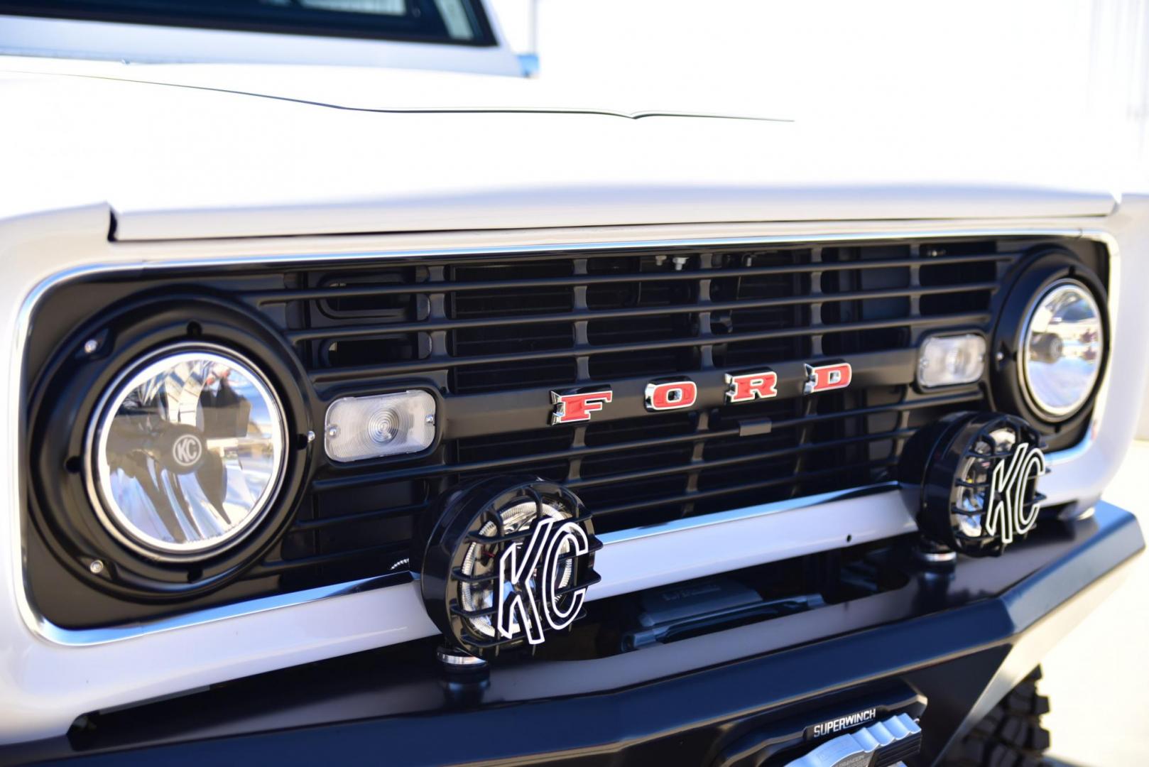1971 White /Black / Grey Ford Bronco (U15GLK86693) with an 302 engine, np 435 4 speed transmission, located at 2630 Grass Valley Highway, Auburn, CA, 95603, (530) 508-5100, 38.937893, -121.095482 - 1971 FORD BRONCO BUILD CALIFORNIA BRONCO HARD TOP AND NO RUST REBUILT 302 WITH PERFORMANCE CAM, EDELBROCK MANIFOLD, HOLLEY AVENGER 650 CARB & MSD IGNITION NP 435 4 SPEED WITH WILD HORSE BILLET SHIFT EXTENDER DANA 20 WITH WILD HORSE TWIN STICK TRANSFER CASE NEW PAINLESS WIRING HARNESS RHINO LIN - Photo#256