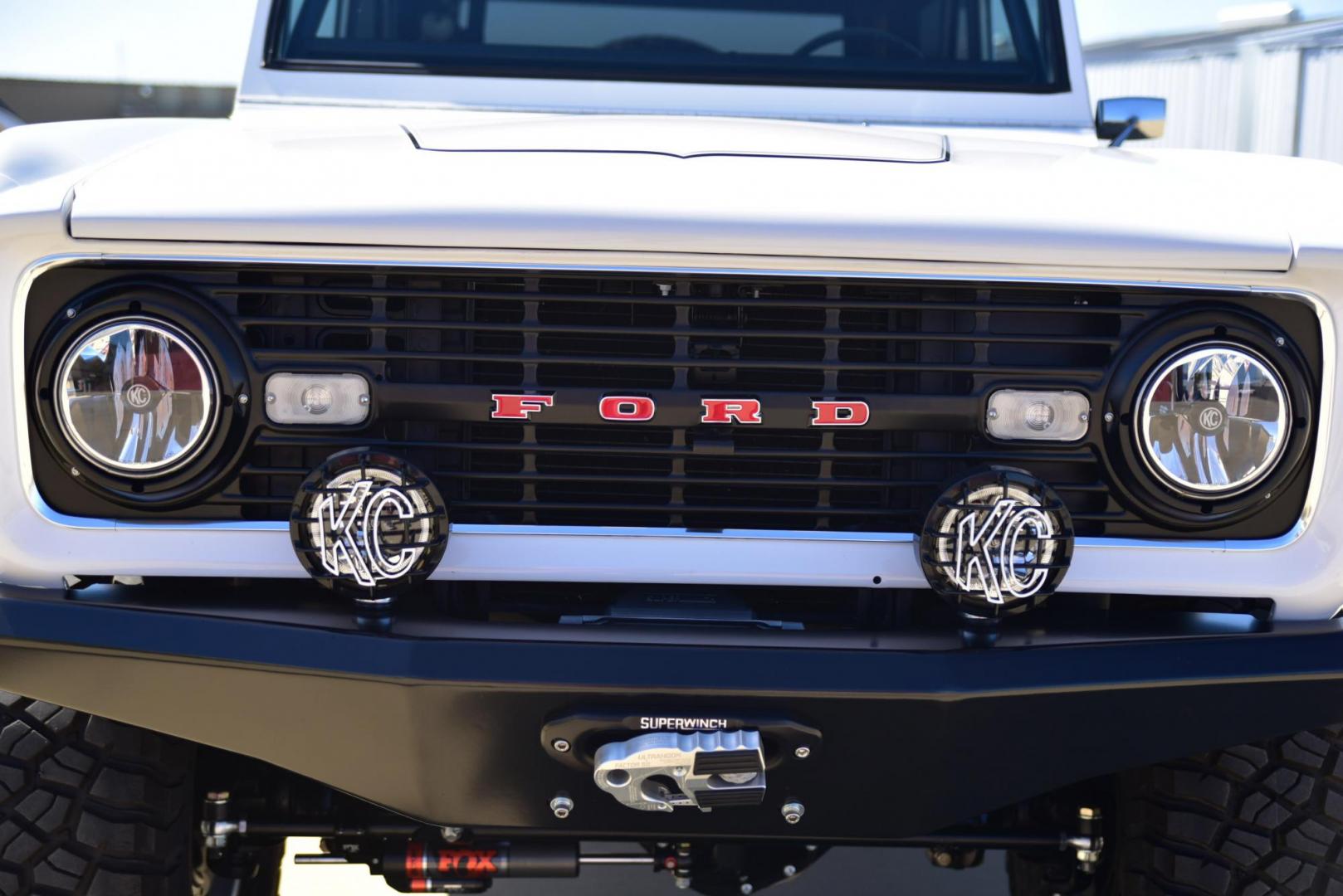 1971 White /Black / Grey Ford Bronco (U15GLK86693) with an 302 engine, np 435 4 speed transmission, located at 2630 Grass Valley Highway, Auburn, CA, 95603, (530) 508-5100, 38.937893, -121.095482 - 1971 FORD BRONCO BUILD CALIFORNIA BRONCO HARD TOP AND NO RUST REBUILT 302 WITH PERFORMANCE CAM, EDELBROCK MANIFOLD, HOLLEY AVENGER 650 CARB & MSD IGNITION NP 435 4 SPEED WITH WILD HORSE BILLET SHIFT EXTENDER DANA 20 WITH WILD HORSE TWIN STICK TRANSFER CASE NEW PAINLESS WIRING HARNESS RHINO LIN - Photo#257