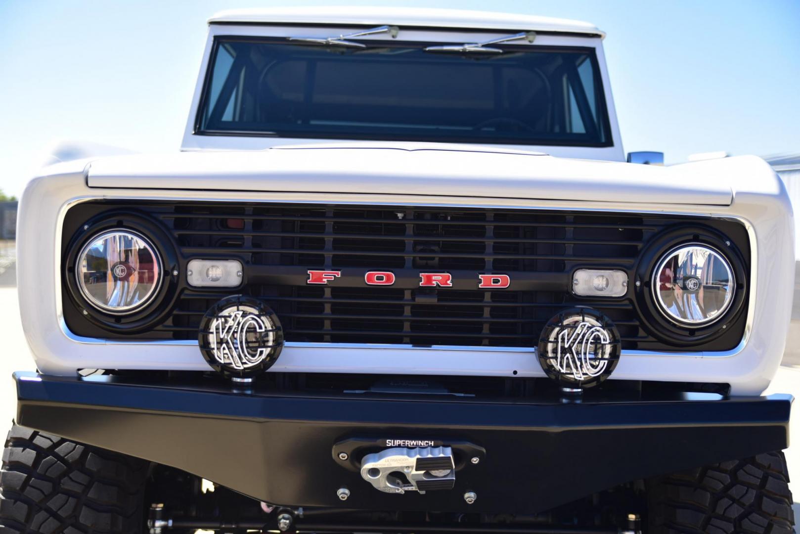 1971 White /Black / Grey Ford Bronco (U15GLK86693) with an 302 engine, np 435 4 speed transmission, located at 2630 Grass Valley Highway, Auburn, CA, 95603, (530) 508-5100, 38.937893, -121.095482 - 1971 FORD BRONCO BUILD CALIFORNIA BRONCO HARD TOP AND NO RUST REBUILT 302 WITH PERFORMANCE CAM, EDELBROCK MANIFOLD, HOLLEY AVENGER 650 CARB & MSD IGNITION NP 435 4 SPEED WITH WILD HORSE BILLET SHIFT EXTENDER DANA 20 WITH WILD HORSE TWIN STICK TRANSFER CASE NEW PAINLESS WIRING HARNESS RHINO LIN - Photo#258