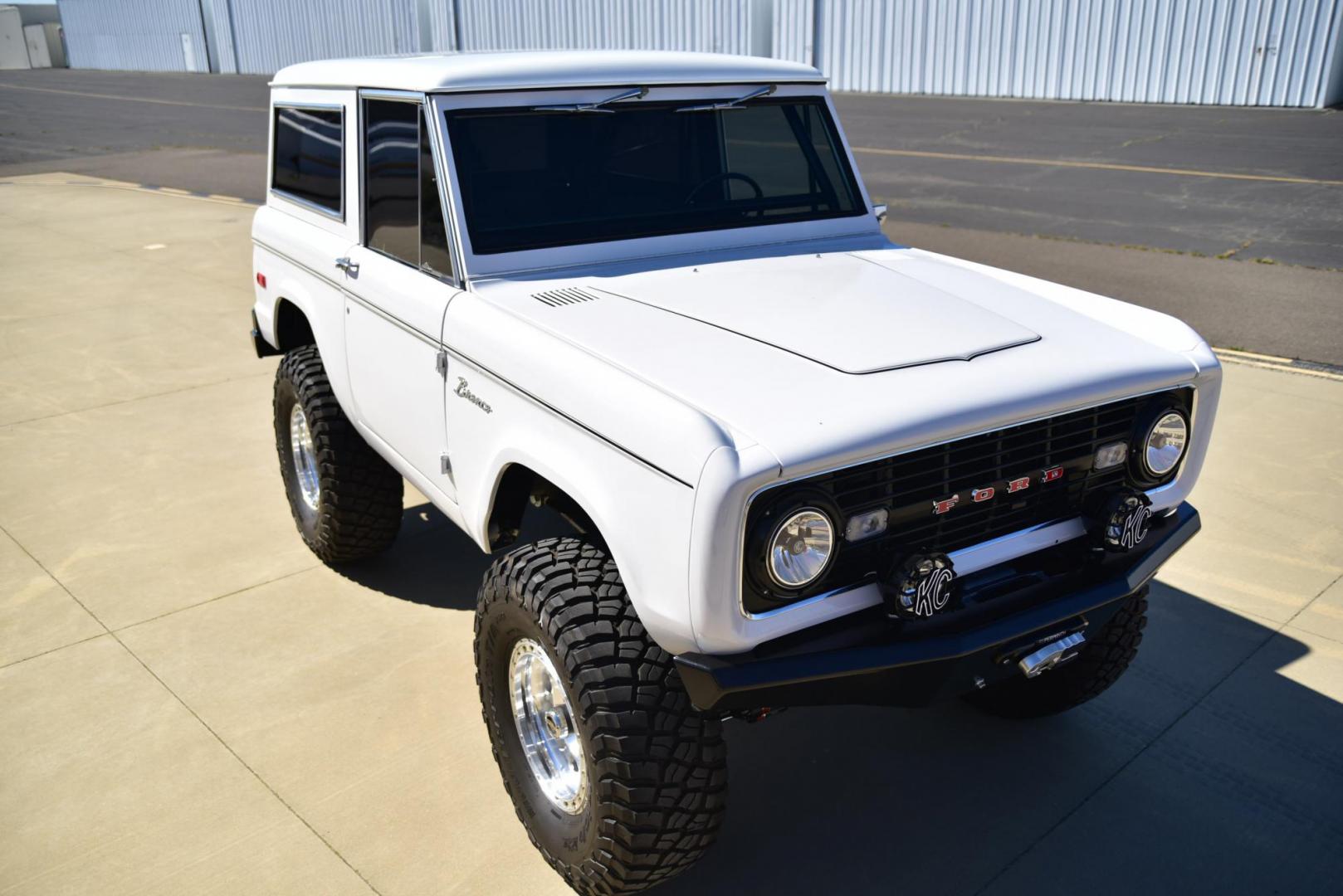 1971 White /Black / Grey Ford Bronco (U15GLK86693) with an 302 engine, np 435 4 speed transmission, located at 2630 Grass Valley Highway, Auburn, CA, 95603, (530) 508-5100, 38.937893, -121.095482 - 1971 FORD BRONCO BUILD CALIFORNIA BRONCO HARD TOP AND NO RUST REBUILT 302 WITH PERFORMANCE CAM, EDELBROCK MANIFOLD, HOLLEY AVENGER 650 CARB & MSD IGNITION NP 435 4 SPEED WITH WILD HORSE BILLET SHIFT EXTENDER DANA 20 WITH WILD HORSE TWIN STICK TRANSFER CASE NEW PAINLESS WIRING HARNESS RHINO LIN - Photo#297