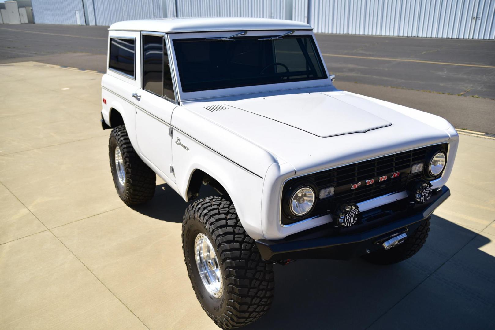 1971 White /Black / Grey Ford Bronco (U15GLK86693) with an 302 engine, np 435 4 speed transmission, located at 2630 Grass Valley Highway, Auburn, CA, 95603, (530) 508-5100, 38.937893, -121.095482 - 1971 FORD BRONCO BUILD CALIFORNIA BRONCO HARD TOP AND NO RUST REBUILT 302 WITH PERFORMANCE CAM, EDELBROCK MANIFOLD, HOLLEY AVENGER 650 CARB & MSD IGNITION NP 435 4 SPEED WITH WILD HORSE BILLET SHIFT EXTENDER DANA 20 WITH WILD HORSE TWIN STICK TRANSFER CASE NEW PAINLESS WIRING HARNESS RHINO LIN - Photo#298