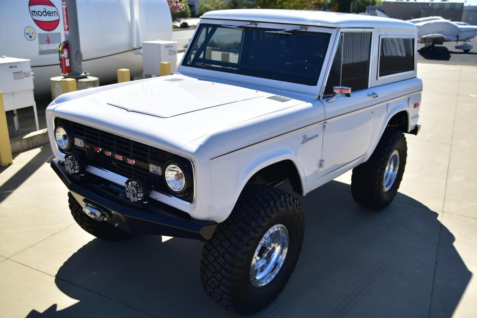 1971 White /Black / Grey Ford Bronco (U15GLK86693) with an 302 engine, np 435 4 speed transmission, located at 2630 Grass Valley Highway, Auburn, CA, 95603, (530) 508-5100, 38.937893, -121.095482 - 1971 FORD BRONCO BUILD CALIFORNIA BRONCO HARD TOP AND NO RUST REBUILT 302 WITH PERFORMANCE CAM, EDELBROCK MANIFOLD, HOLLEY AVENGER 650 CARB & MSD IGNITION NP 435 4 SPEED WITH WILD HORSE BILLET SHIFT EXTENDER DANA 20 WITH WILD HORSE TWIN STICK TRANSFER CASE NEW PAINLESS WIRING HARNESS RHINO LIN - Photo#300