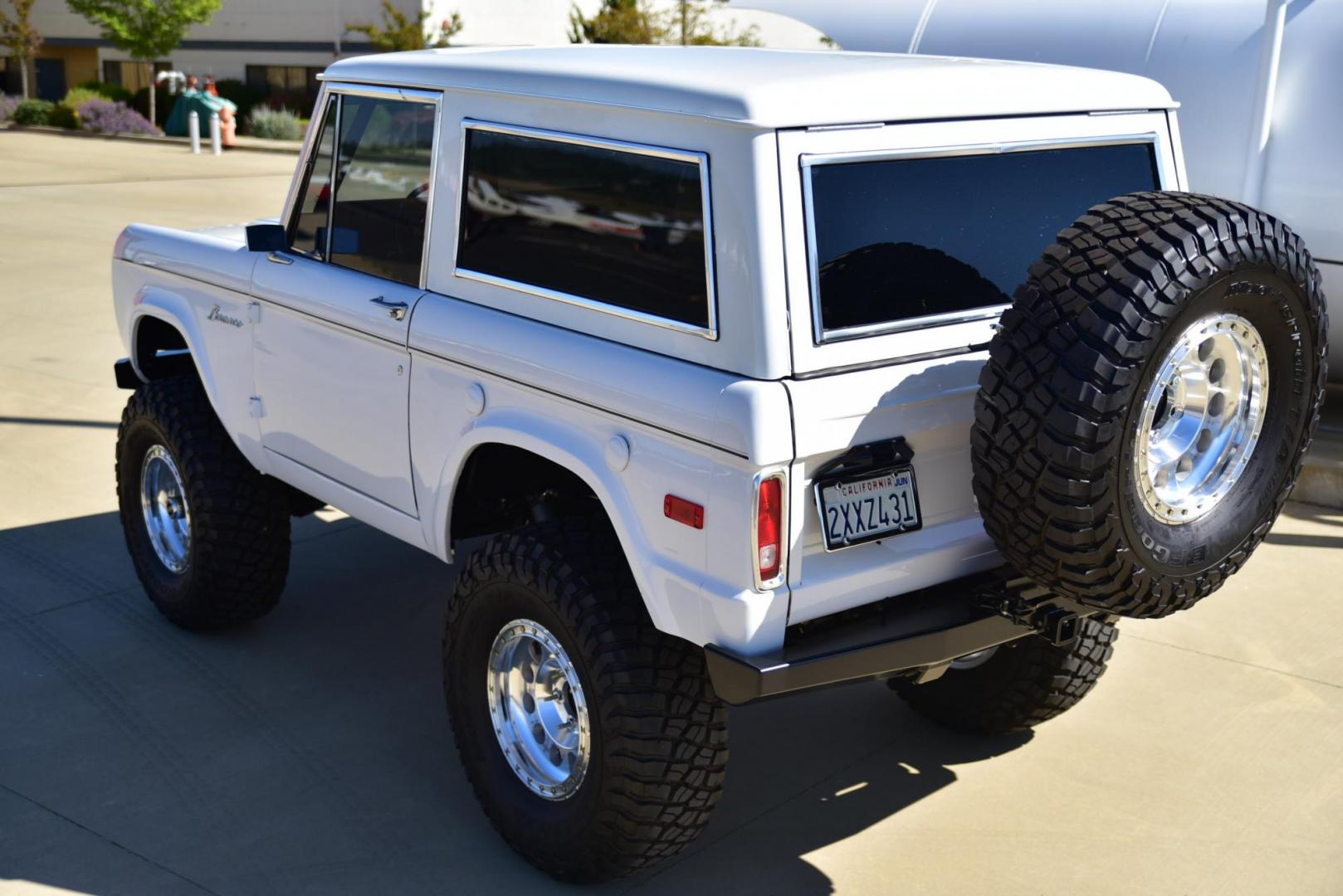 1971 White /Black / Grey Ford Bronco (U15GLK86693) with an 302 engine, np 435 4 speed transmission, located at 2630 Grass Valley Highway, Auburn, CA, 95603, (530) 508-5100, 38.937893, -121.095482 - 1971 FORD BRONCO BUILD CALIFORNIA BRONCO HARD TOP AND NO RUST REBUILT 302 WITH PERFORMANCE CAM, EDELBROCK MANIFOLD, HOLLEY AVENGER 650 CARB & MSD IGNITION NP 435 4 SPEED WITH WILD HORSE BILLET SHIFT EXTENDER DANA 20 WITH WILD HORSE TWIN STICK TRANSFER CASE NEW PAINLESS WIRING HARNESS RHINO LIN - Photo#304
