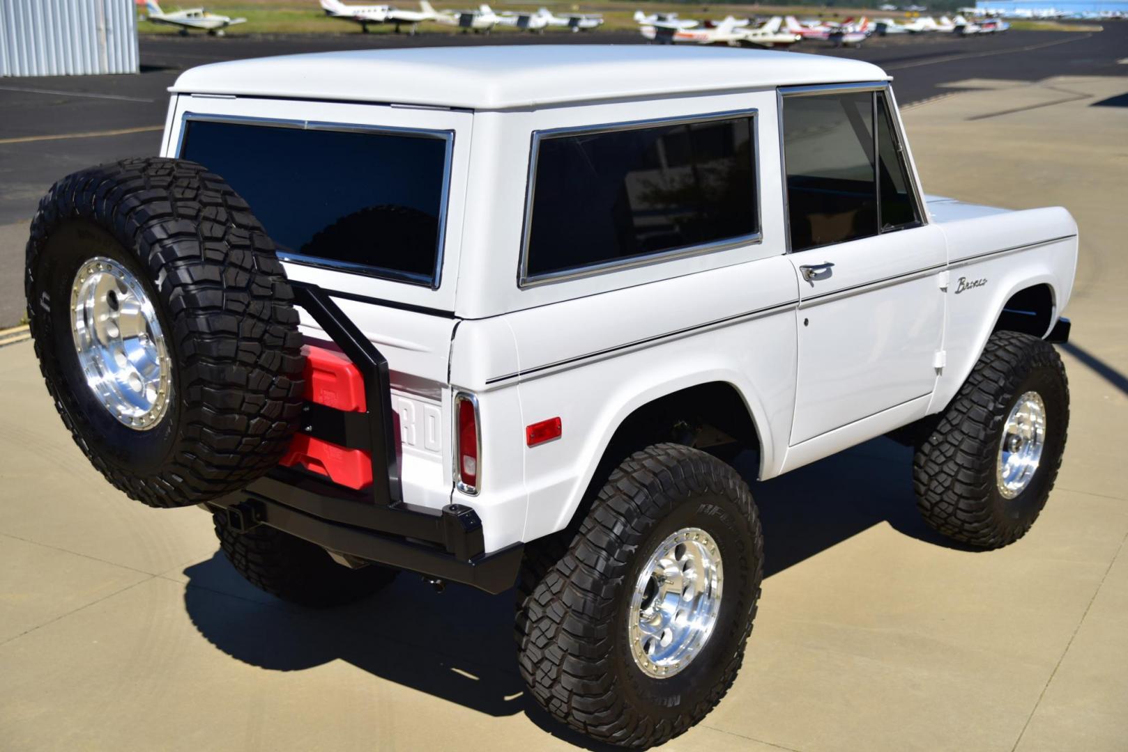 1971 White /Black / Grey Ford Bronco (U15GLK86693) with an 302 engine, np 435 4 speed transmission, located at 2630 Grass Valley Highway, Auburn, CA, 95603, (530) 508-5100, 38.937893, -121.095482 - 1971 FORD BRONCO BUILD CALIFORNIA BRONCO HARD TOP AND NO RUST REBUILT 302 WITH PERFORMANCE CAM, EDELBROCK MANIFOLD, HOLLEY AVENGER 650 CARB & MSD IGNITION NP 435 4 SPEED WITH WILD HORSE BILLET SHIFT EXTENDER DANA 20 WITH WILD HORSE TWIN STICK TRANSFER CASE NEW PAINLESS WIRING HARNESS RHINO LIN - Photo#306