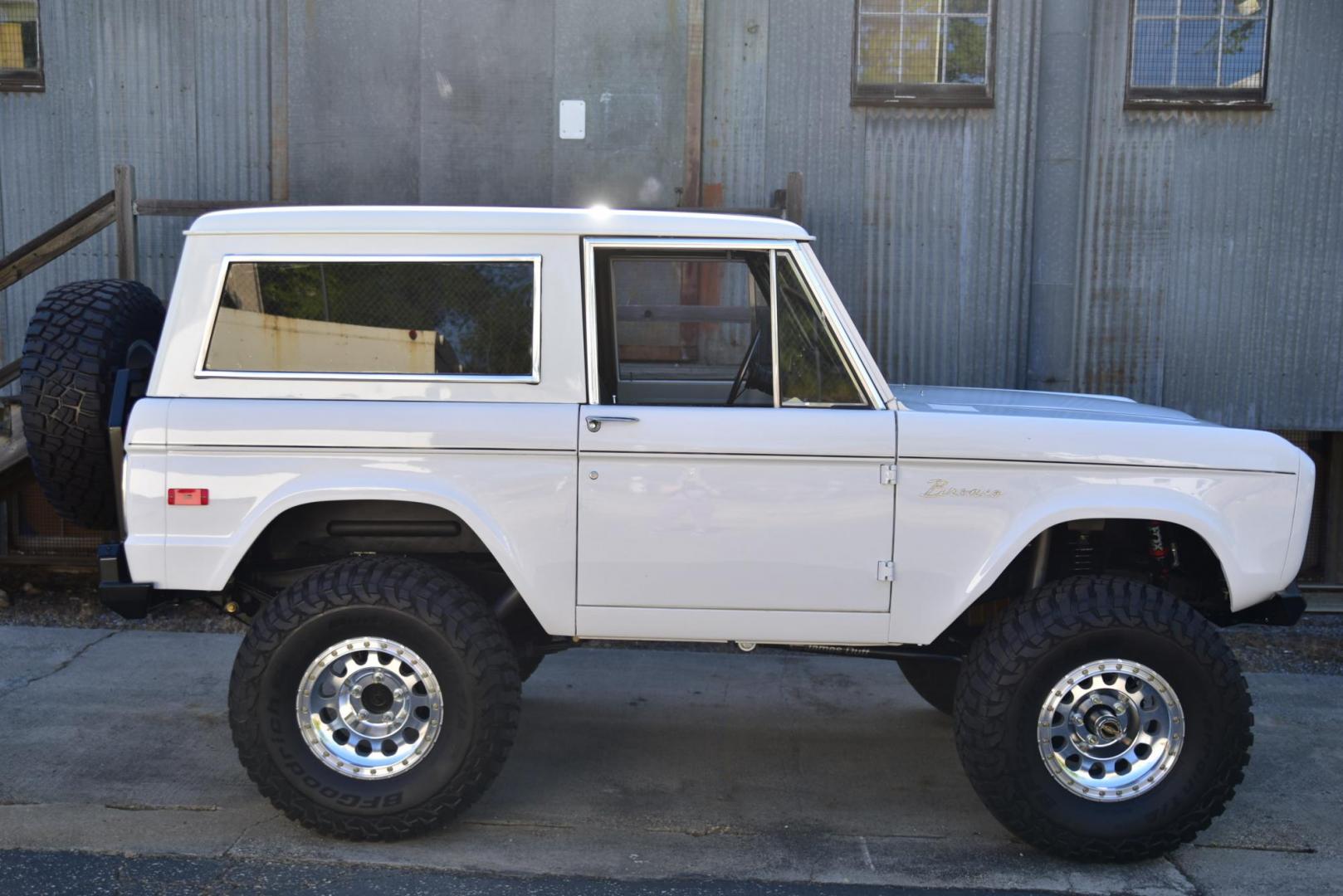 1971 White /Black / Grey Ford Bronco (U15GLK86693) with an 302 engine, np 435 4 speed transmission, located at 2630 Grass Valley Highway, Auburn, CA, 95603, (530) 508-5100, 38.937893, -121.095482 - 1971 FORD BRONCO BUILD CALIFORNIA BRONCO HARD TOP AND NO RUST REBUILT 302 WITH PERFORMANCE CAM, EDELBROCK MANIFOLD, HOLLEY AVENGER 650 CARB & MSD IGNITION NP 435 4 SPEED WITH WILD HORSE BILLET SHIFT EXTENDER DANA 20 WITH WILD HORSE TWIN STICK TRANSFER CASE NEW PAINLESS WIRING HARNESS RHINO LIN - Photo#314