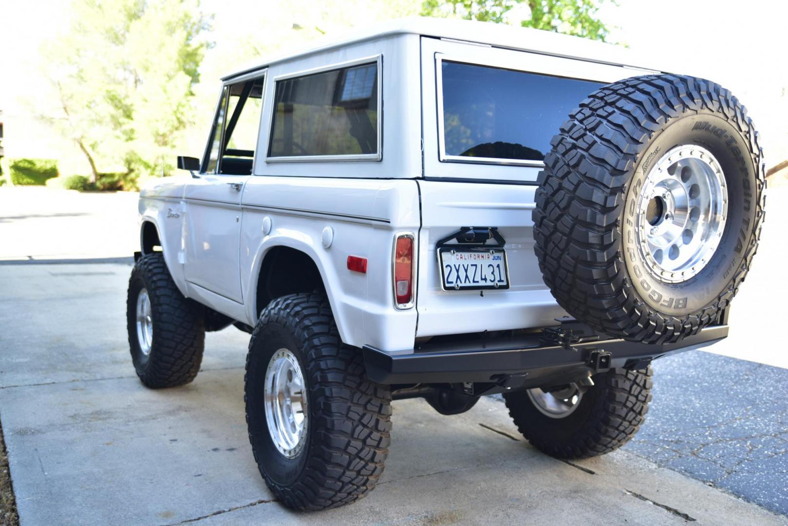 1971 White /Black / Grey Ford Bronco (U15GLK86693) with an 302 engine, np 435 4 speed transmission, located at 2630 Grass Valley Highway, Auburn, CA, 95603, (530) 508-5100, 38.937893, -121.095482 - 1971 FORD BRONCO BUILD CALIFORNIA BRONCO HARD TOP AND NO RUST REBUILT 302 WITH PERFORMANCE CAM, EDELBROCK MANIFOLD, HOLLEY AVENGER 650 CARB & MSD IGNITION NP 435 4 SPEED WITH WILD HORSE BILLET SHIFT EXTENDER DANA 20 WITH WILD HORSE TWIN STICK TRANSFER CASE NEW PAINLESS WIRING HARNESS RHINO LIN - Photo#318