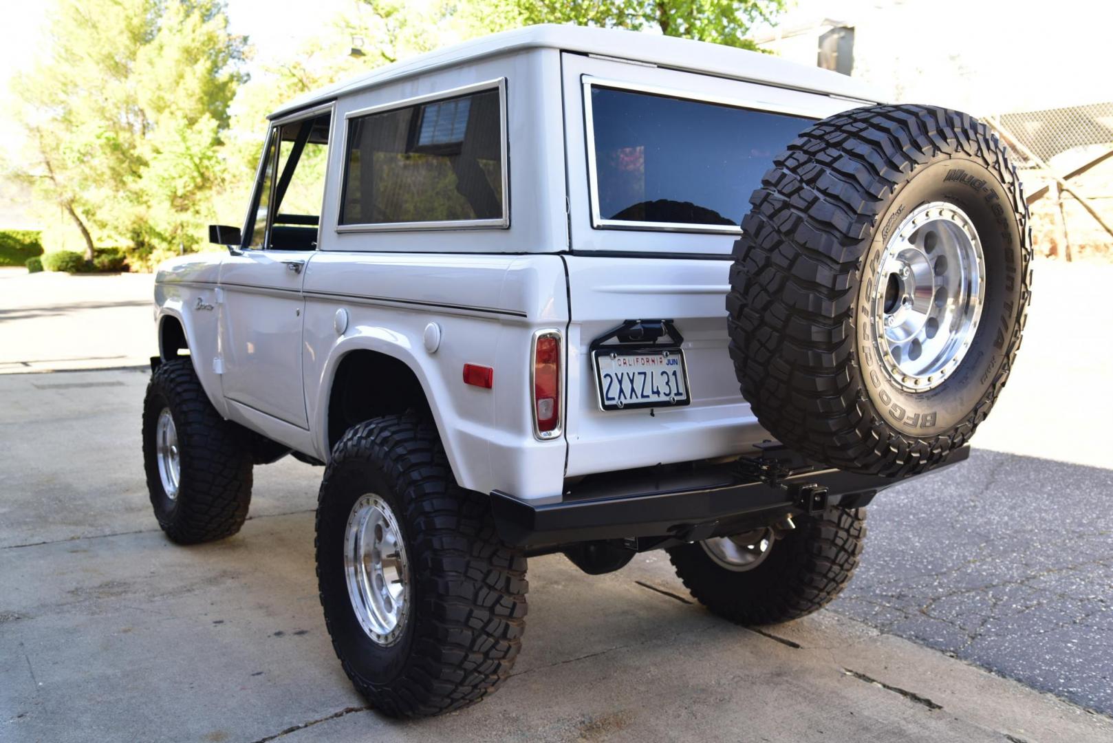 1971 White /Black / Grey Ford Bronco (U15GLK86693) with an 302 engine, np 435 4 speed transmission, located at 2630 Grass Valley Highway, Auburn, CA, 95603, (530) 508-5100, 38.937893, -121.095482 - 1971 FORD BRONCO BUILD CALIFORNIA BRONCO HARD TOP AND NO RUST REBUILT 302 WITH PERFORMANCE CAM, EDELBROCK MANIFOLD, HOLLEY AVENGER 650 CARB & MSD IGNITION NP 435 4 SPEED WITH WILD HORSE BILLET SHIFT EXTENDER DANA 20 WITH WILD HORSE TWIN STICK TRANSFER CASE NEW PAINLESS WIRING HARNESS RHINO LIN - Photo#322