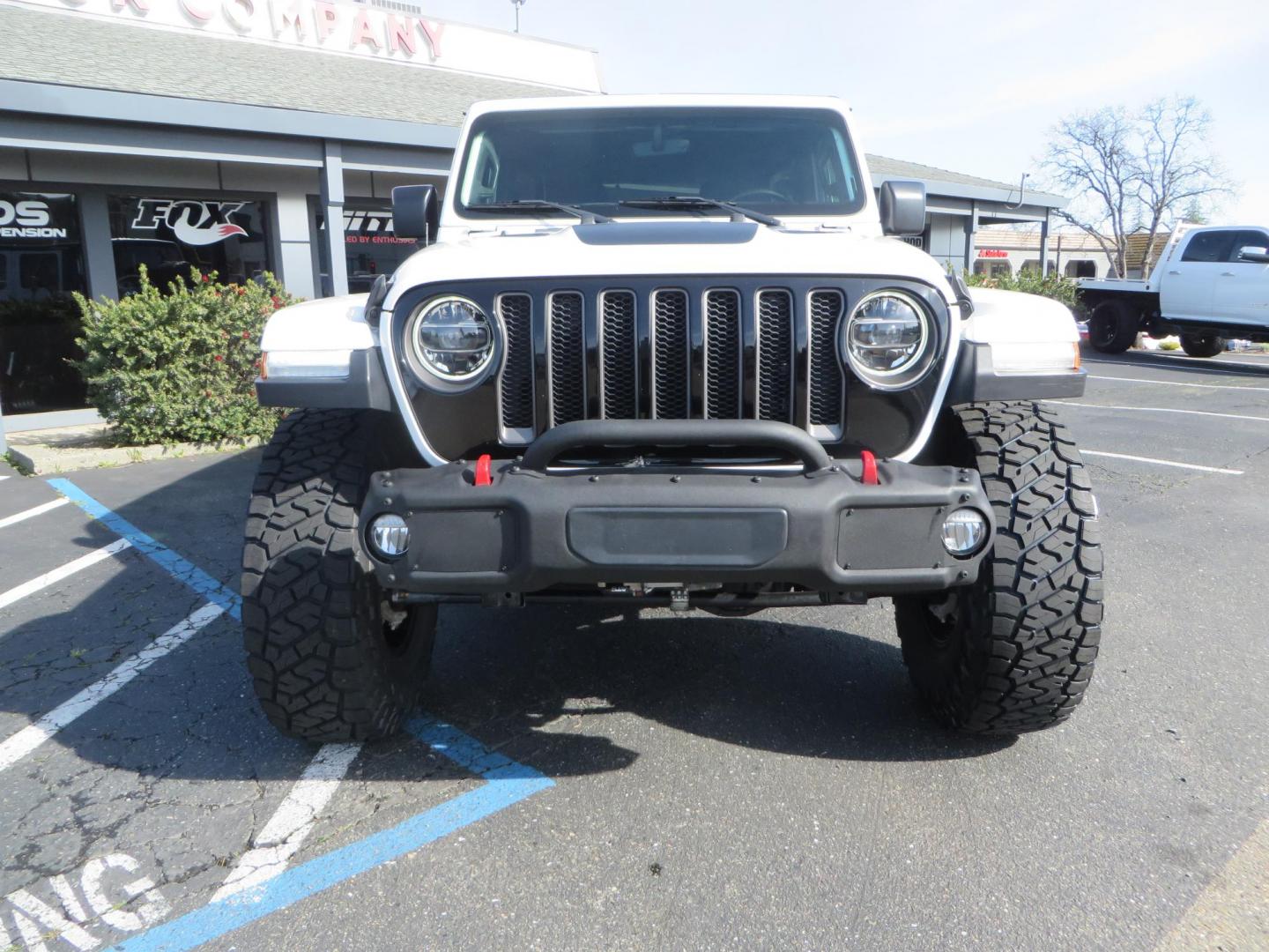 2020 White /Black Jeep Wrangler Unlimited Rubicon Recon (1C4HJXFN4LW) with an 2.0L L4 DOHC 16V TURBO engine, 6A transmission, located at 2630 Grass Valley Highway, Auburn, CA, 95603, (530) 508-5100, 38.937893, -121.095482 - Rubicon Recon Edition sitting on a Mopar suspension system with Fox shocks, Fox ATS steering stabilizer, 17" Fuel Syndicate wheels, 37" Toyo Open Country RT trail tires, Oracle Tail lights, and window tint. - Photo#1