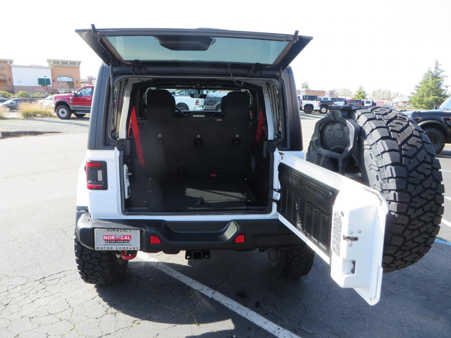 2020 White /Black Jeep Wrangler Unlimited Rubicon Recon (1C4HJXFN4LW) with an 2.0L L4 DOHC 16V TURBO engine, 6A transmission, located at 2630 Grass Valley Highway, Auburn, CA, 95603, (530) 508-5100, 38.937893, -121.095482 - Rubicon Recon Edition sitting on a Mopar suspension system with Fox shocks, Fox ATS steering stabilizer, 17" Fuel Syndicate wheels, 37" Toyo Open Country RT trail tires, Oracle Tail lights, and window tint. - Photo#64