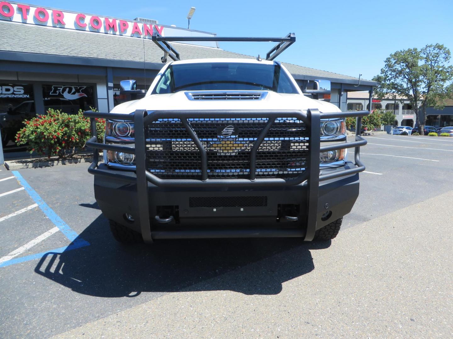 2019 White Chevrolet Silverado 3500HD LTZ Crew Cab 4WD (1GC4KXEY5KF) with an 6.6L V8 OHV 32V TURBO DIESEL engine, 6A transmission, located at 2630 Grass Valley Highway, Auburn, CA, 95603, (530) 508-5100, 38.937893, -121.095482 - Photo#1