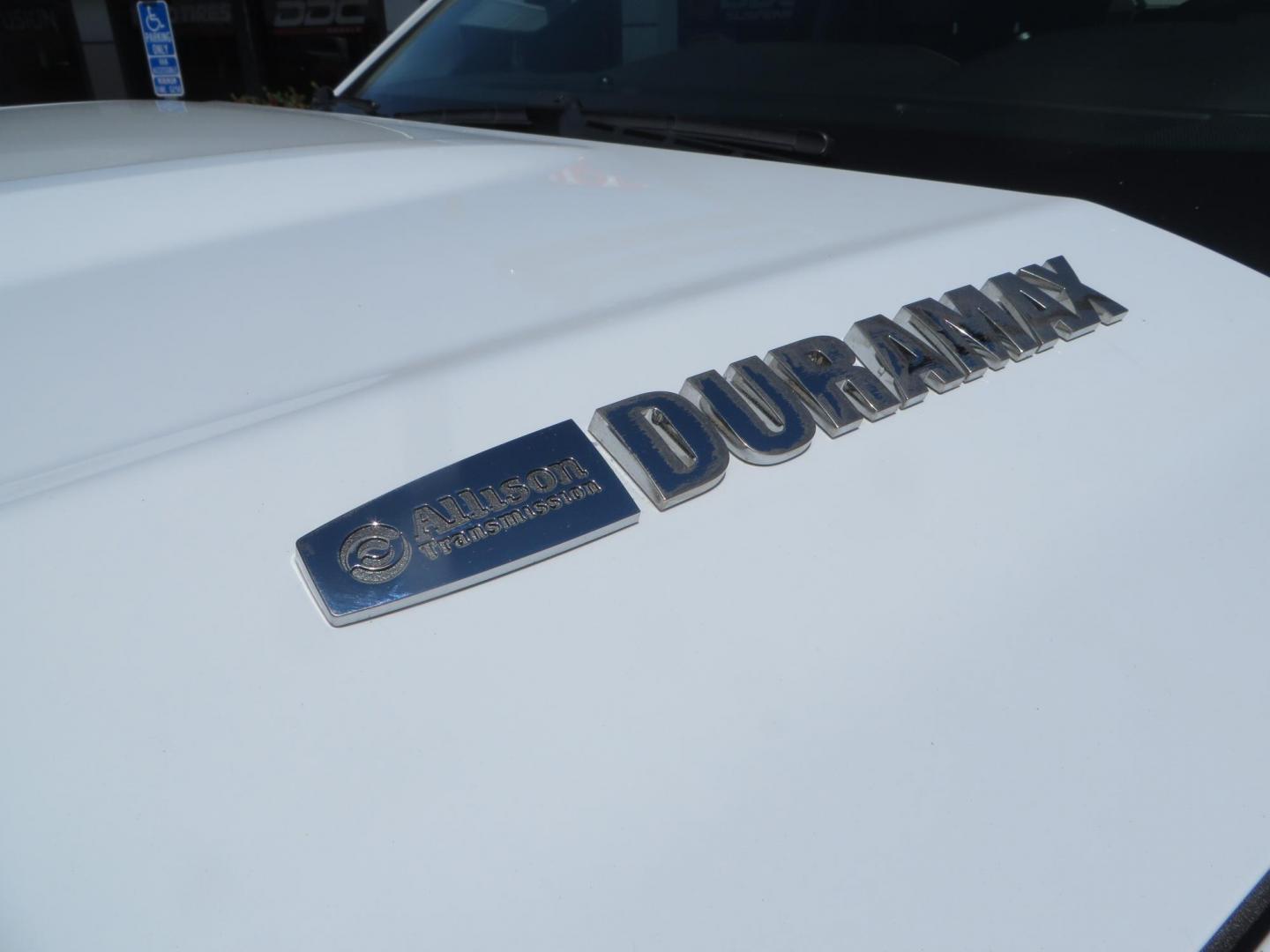 2019 White Chevrolet Silverado 3500HD LTZ Crew Cab 4WD (1GC4KXEY5KF) with an 6.6L V8 OHV 32V TURBO DIESEL engine, 6A transmission, located at 2630 Grass Valley Highway, Auburn, CA, 95603, (530) 508-5100, 38.937893, -121.095482 - Photo#12