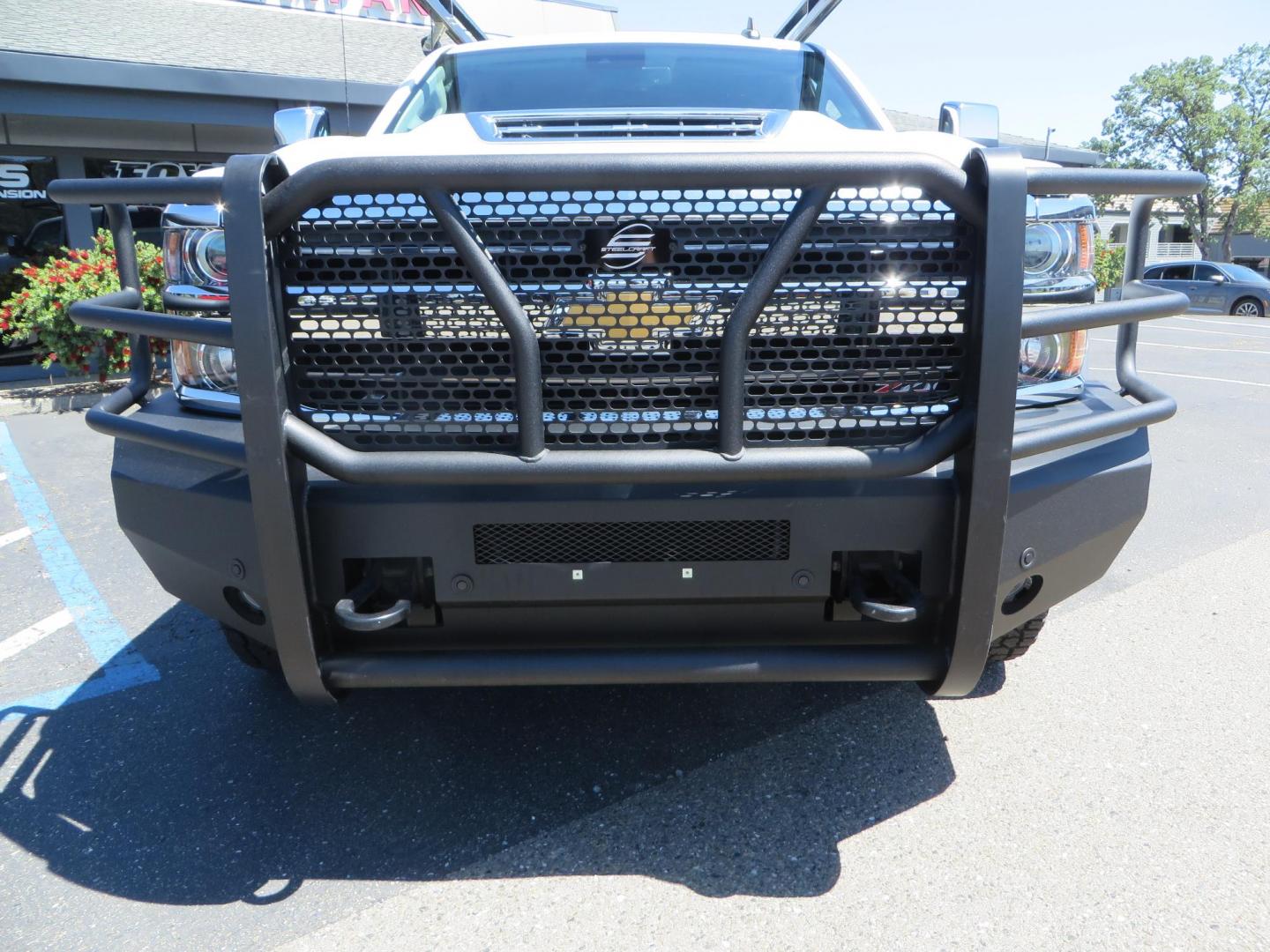 2019 White Chevrolet Silverado 3500HD LTZ Crew Cab 4WD (1GC4KXEY5KF) with an 6.6L V8 OHV 32V TURBO DIESEL engine, 6A transmission, located at 2630 Grass Valley Highway, Auburn, CA, 95603, (530) 508-5100, 38.937893, -121.095482 - Photo#11