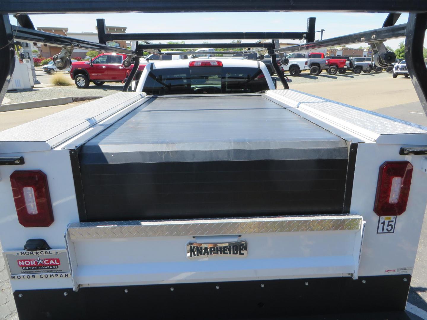 2019 White Chevrolet Silverado 3500HD LTZ Crew Cab 4WD (1GC4KXEY5KF) with an 6.6L V8 OHV 32V TURBO DIESEL engine, 6A transmission, located at 2630 Grass Valley Highway, Auburn, CA, 95603, (530) 508-5100, 38.937893, -121.095482 - Photo#15