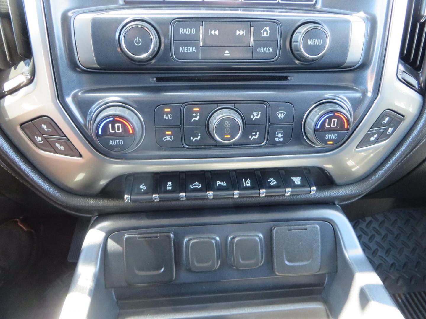 2019 White Chevrolet Silverado 3500HD LTZ Crew Cab 4WD (1GC4KXEY5KF) with an 6.6L V8 OHV 32V TURBO DIESEL engine, 6A transmission, located at 2630 Grass Valley Highway, Auburn, CA, 95603, (530) 508-5100, 38.937893, -121.095482 - Photo#31