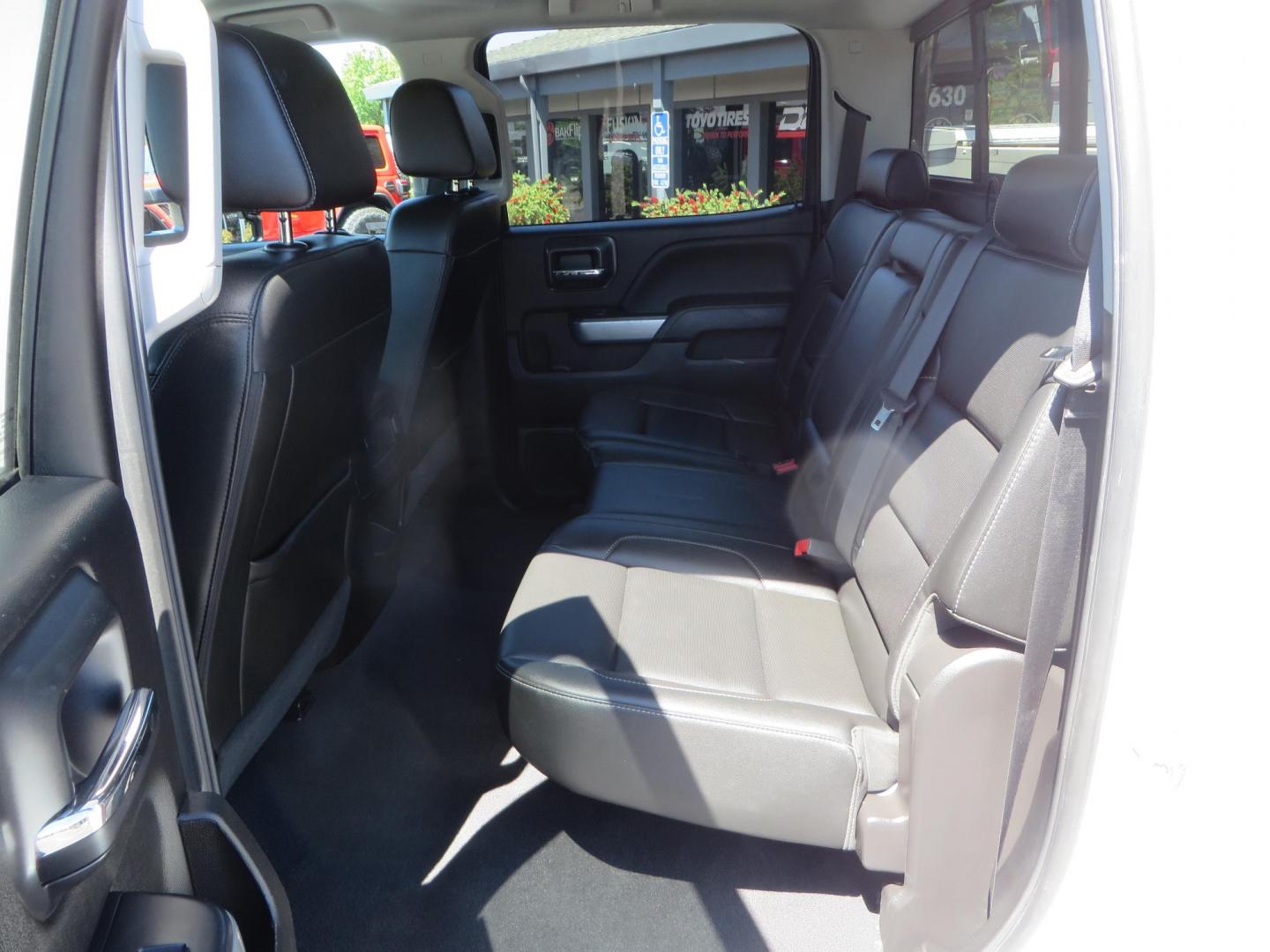 2019 White Chevrolet Silverado 3500HD LTZ Crew Cab 4WD (1GC4KXEY5KF) with an 6.6L V8 OHV 32V TURBO DIESEL engine, 6A transmission, located at 2630 Grass Valley Highway, Auburn, CA, 95603, (530) 508-5100, 38.937893, -121.095482 - Photo#43