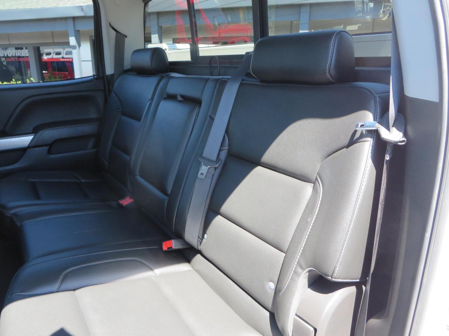 2019 White Chevrolet Silverado 3500HD LTZ Crew Cab 4WD (1GC4KXEY5KF) with an 6.6L V8 OHV 32V TURBO DIESEL engine, 6A transmission, located at 2630 Grass Valley Highway, Auburn, CA, 95603, (530) 508-5100, 38.937893, -121.095482 - Photo#44