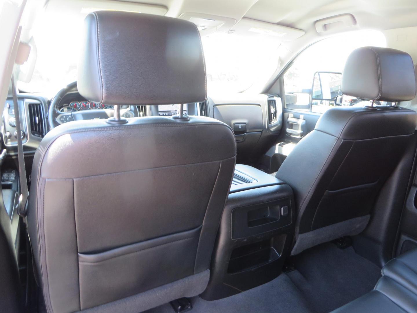 2019 White Chevrolet Silverado 3500HD LTZ Crew Cab 4WD (1GC4KXEY5KF) with an 6.6L V8 OHV 32V TURBO DIESEL engine, 6A transmission, located at 2630 Grass Valley Highway, Auburn, CA, 95603, (530) 508-5100, 38.937893, -121.095482 - Photo#46