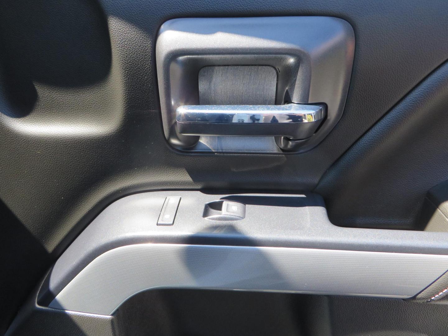 2019 White Chevrolet Silverado 3500HD LTZ Crew Cab 4WD (1GC4KXEY5KF) with an 6.6L V8 OHV 32V TURBO DIESEL engine, 6A transmission, located at 2630 Grass Valley Highway, Auburn, CA, 95603, (530) 508-5100, 38.937893, -121.095482 - Photo#49