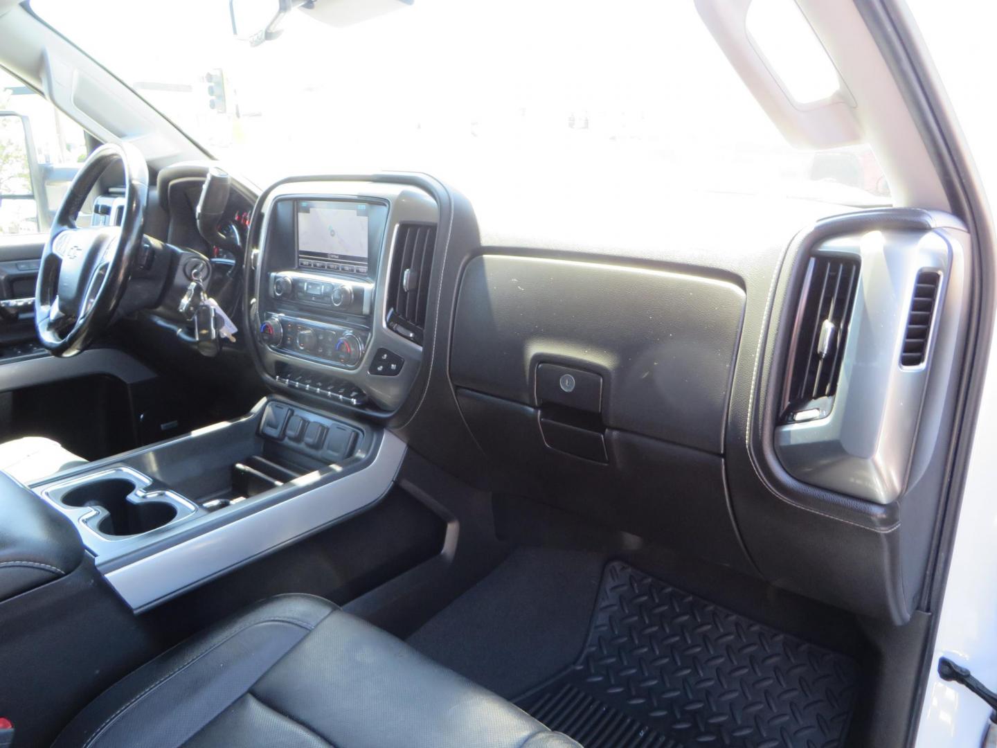 2019 White Chevrolet Silverado 3500HD LTZ Crew Cab 4WD (1GC4KXEY5KF) with an 6.6L V8 OHV 32V TURBO DIESEL engine, 6A transmission, located at 2630 Grass Valley Highway, Auburn, CA, 95603, (530) 508-5100, 38.937893, -121.095482 - Photo#54