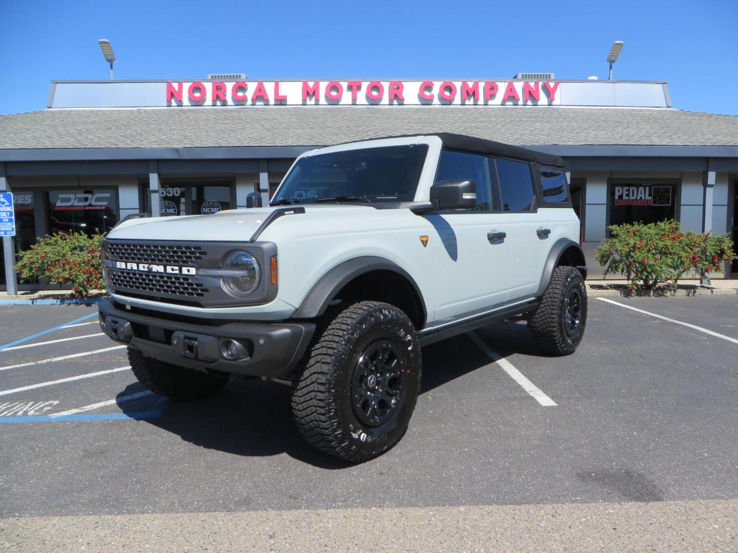 2023 Gray Ford Bronco Badlands 4-Door w/Advanced (1FMEE5DP3PL) with an 2.7L V6 DOHC 24V engine, located at 2630 Grass Valley Highway, Auburn, CA, 95603, (530) 508-5100, 38.937893, -121.095482 - Photo#0