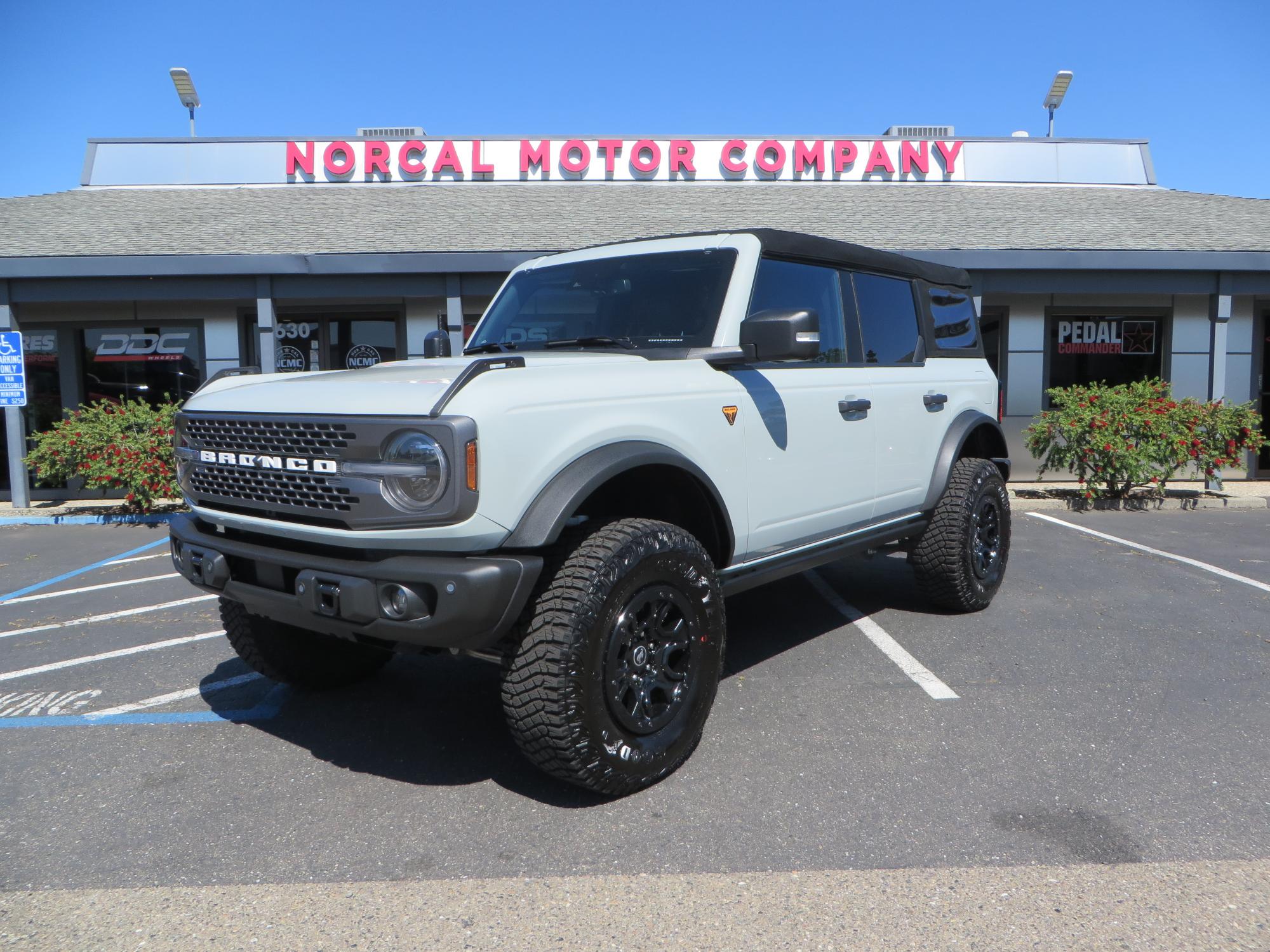 photo of 2023 Ford Bronco Badlands 4-Door w/Advanced
