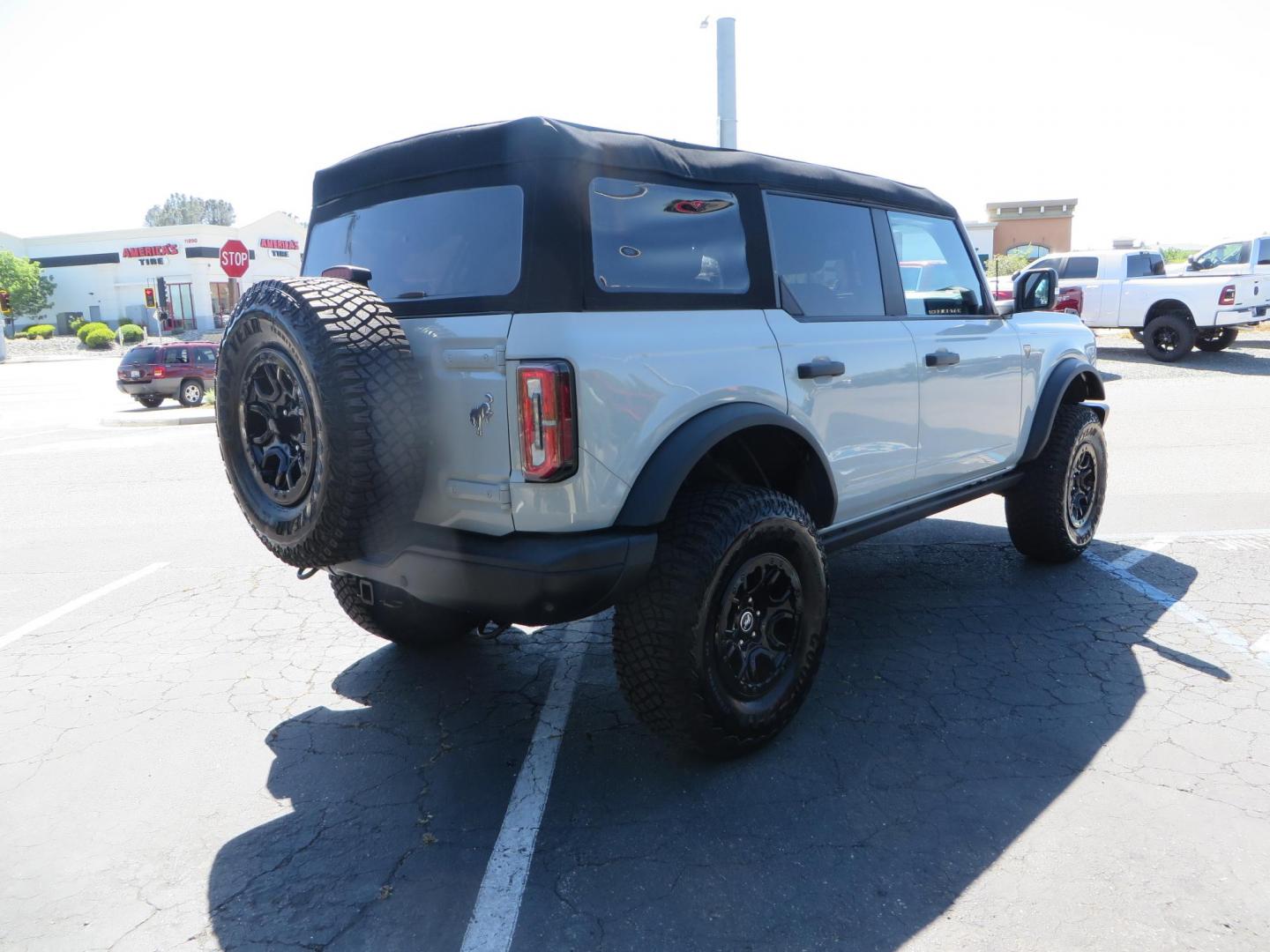 2023 Gray Ford Bronco Badlands 4-Door w/Advanced (1FMEE5DP3PL) with an 2.7L V6 DOHC 24V engine, located at 2630 Grass Valley Highway, Auburn, CA, 95603, (530) 508-5100, 38.937893, -121.095482 - Photo#4