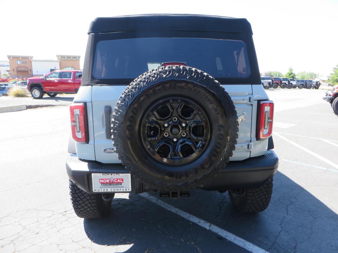 2023 Gray Ford Bronco Badlands 4-Door w/Advanced (1FMEE5DP3PL) with an 2.7L V6 DOHC 24V engine, located at 2630 Grass Valley Highway, Auburn, CA, 95603, (530) 508-5100, 38.937893, -121.095482 - Photo#5