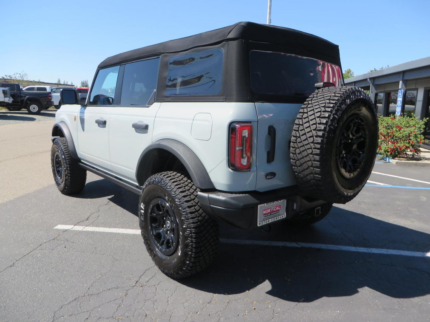 2023 Gray Ford Bronco Badlands 4-Door w/Advanced (1FMEE5DP3PL) with an 2.7L V6 DOHC 24V engine, located at 2630 Grass Valley Highway, Auburn, CA, 95603, (530) 508-5100, 38.937893, -121.095482 - Photo#6