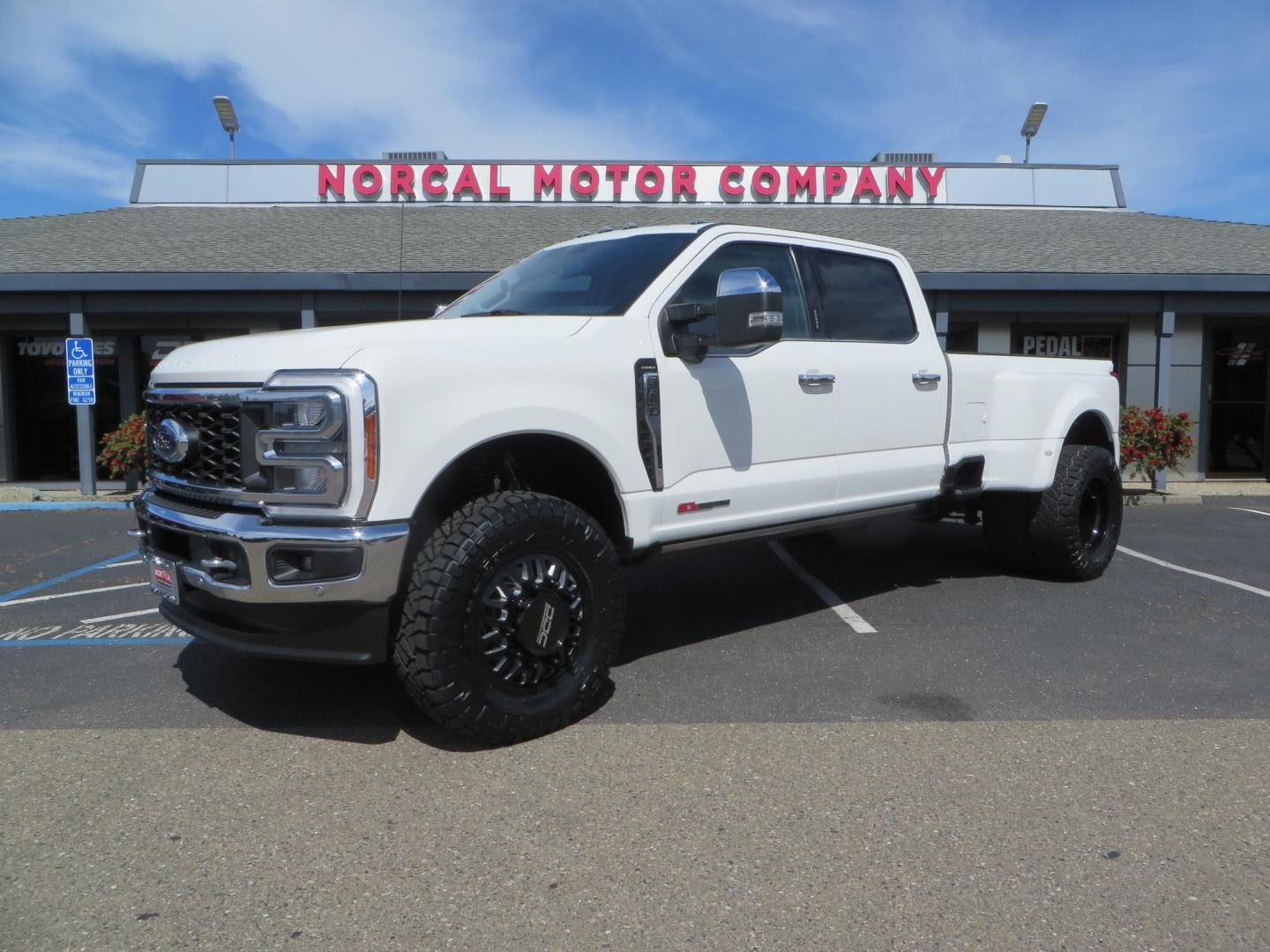 2023 White Ford F-350 SD Lariat Crew Cab Long Bed DRW 4WD (1FT8W3DM9PE) with an 6.7L V8 OHV 16V DIESEL engine, 6A transmission, located at 2630 Grass Valley Highway, Auburn, CA, 95603, (530) 508-5100, 38.937893, -121.095482 - Features a BDS 3" radius arm suspension system, Fox 2.0 shocks, 20" DDC Aftermath wheels, 37" Nitto Ridge Grappler tires, Weathertech Floorliners, DeeZee bed mat, and a Pedal Commander. - Photo#0