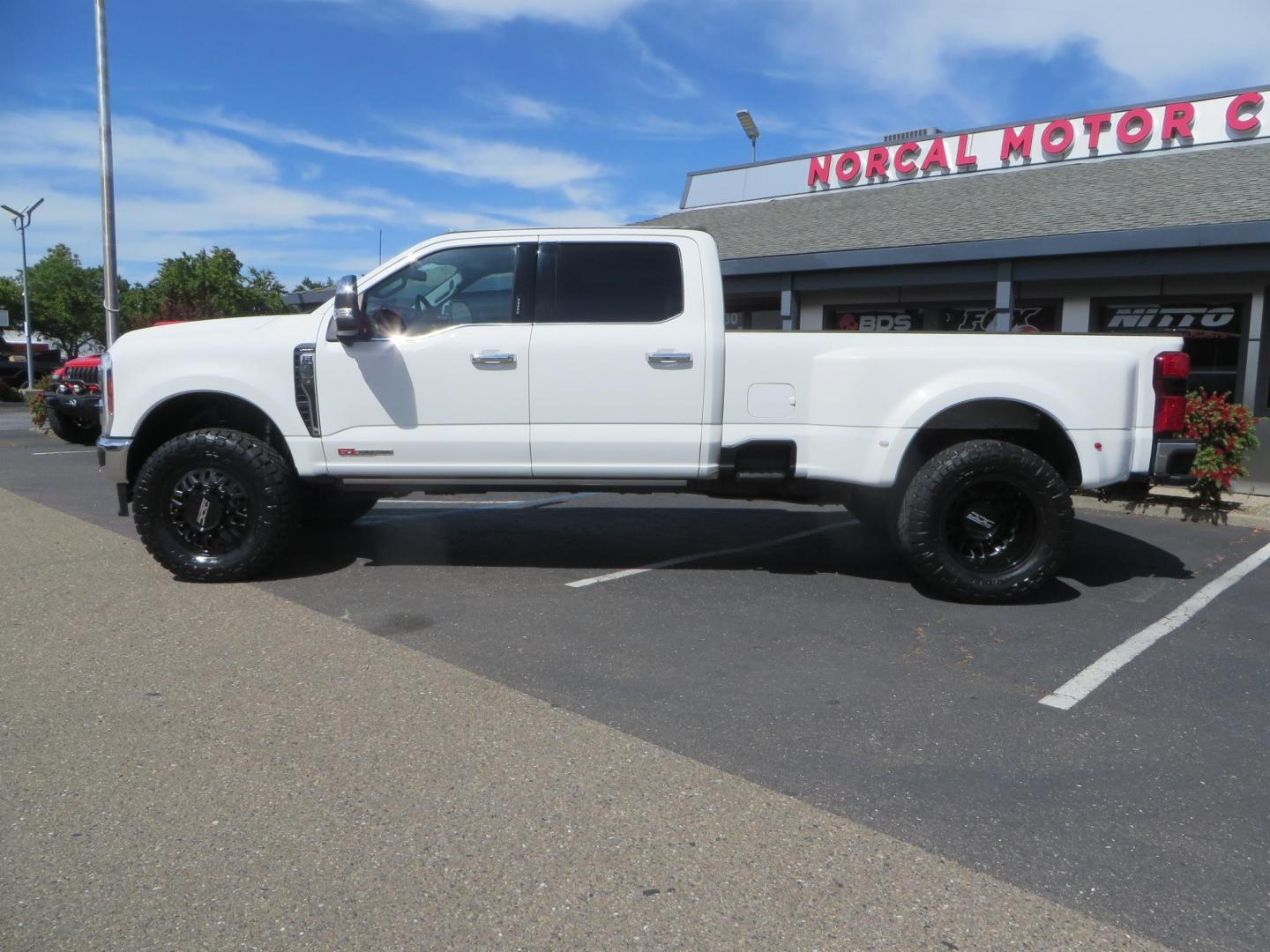 2023 White Ford F-350 SD Lariat Crew Cab Long Bed DRW 4WD (1FT8W3DM9PE) with an 6.7L V8 OHV 16V DIESEL engine, 6A transmission, located at 2630 Grass Valley Highway, Auburn, CA, 95603, (530) 508-5100, 38.937893, -121.095482 - Features a BDS 3" radius arm suspension system, Fox 2.0 shocks, 20" DDC Aftermath wheels, 37" Nitto Ridge Grappler tires, Weathertech Floorliners, DeeZee bed mat, and a Pedal Commander. - Photo#7