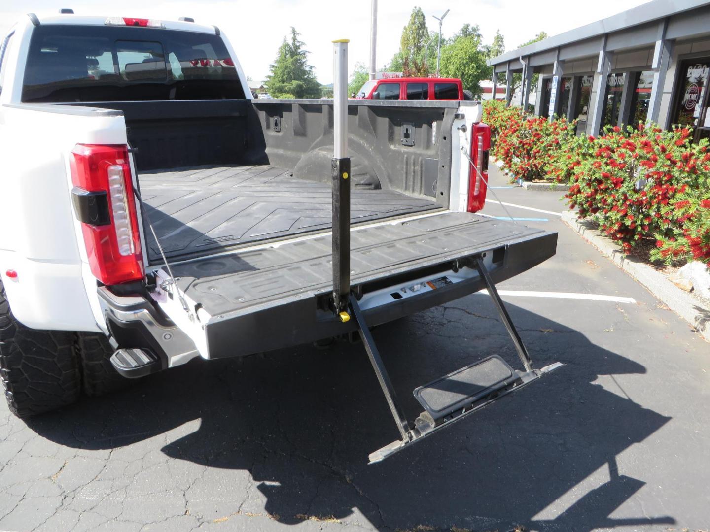 2023 White Ford F-350 SD Lariat Crew Cab Long Bed DRW 4WD (1FT8W3DM9PE) with an 6.7L V8 OHV 16V DIESEL engine, 6A transmission, located at 2630 Grass Valley Highway, Auburn, CA, 95603, (530) 508-5100, 38.937893, -121.095482 - Features a BDS 3" radius arm suspension system, Fox 2.0 shocks, 20" DDC Aftermath wheels, 37" Nitto Ridge Grappler tires, Weathertech Floorliners, DeeZee bed mat, and a Pedal Commander. - Photo#20
