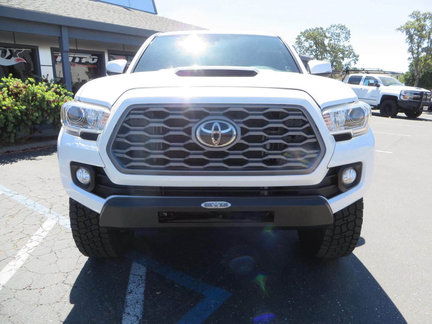 2021 Toyota Tacoma TRD Sport Double Cab Long Bed V6 6AT 4WD (3TYCZ5AN5MT) with an 3.5L V6 DOHC 24V engine, 6A transmission, located at 2630 Grass Valley Highway, Auburn, CA, 95603, (530) 508-5100, 38.937893, -121.095482 - Photo#2