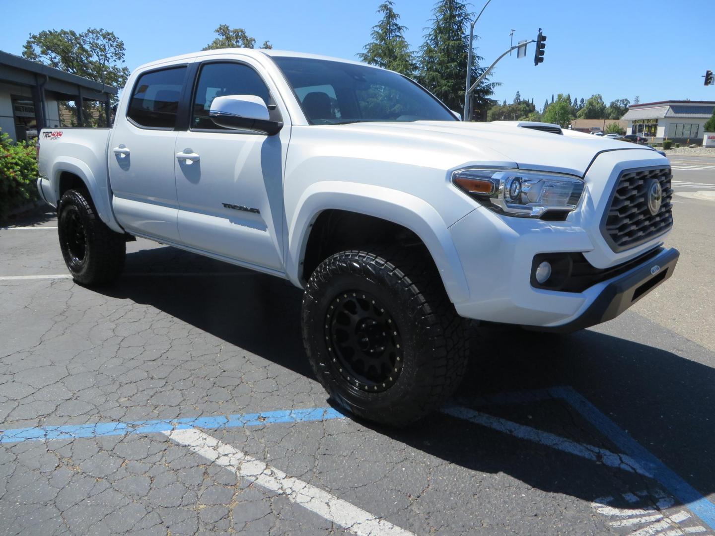 2021 Toyota Tacoma TRD Sport Double Cab Long Bed V6 6AT 4WD (3TYCZ5AN5MT) with an 3.5L V6 DOHC 24V engine, 6A transmission, located at 2630 Grass Valley Highway, Auburn, CA, 95603, (530) 508-5100, 38.937893, -121.095482 - Photo#3