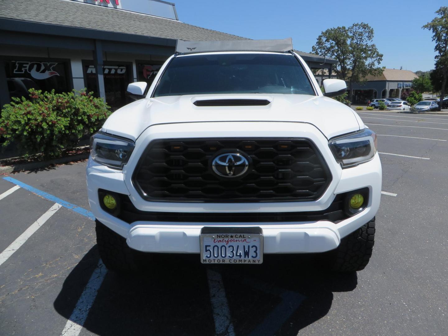 2021 White Toyota Tacoma SR5 Double Cab V6 6AT 4WD (3TMCZ5AN1MM) with an 3.5L V6 DOHC 24V engine, 6A transmission, located at 2630 Grass Valley Highway, Auburn, CA, 95603, (530) 508-5100, 38.937893, -121.095482 - Icon Vehicle Dynamics remote reservoir coilovers & shocks, Icon Upper control arms, 1552 wheels, Toyo AT3 tires, Rock Sliders, Victory 4x4 roof and camper shell rack, Leer Camper shell, Banks Idash. - Photo#2