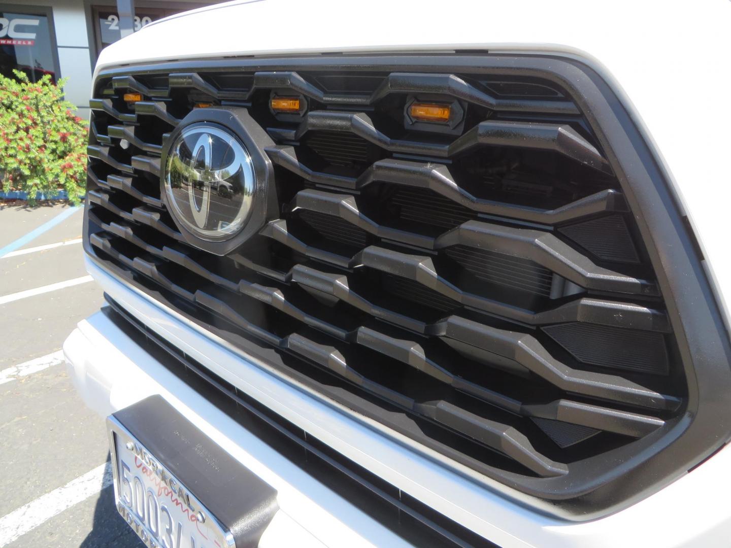 2021 White Toyota Tacoma SR5 Double Cab V6 6AT 4WD (3TMCZ5AN1MM) with an 3.5L V6 DOHC 24V engine, 6A transmission, located at 2630 Grass Valley Highway, Auburn, CA, 95603, (530) 508-5100, 38.937893, -121.095482 - Icon Vehicle Dynamics remote reservoir coilovers & shocks, Icon Upper control arms, 1552 wheels, Toyo AT3 tires, Rock Sliders, Victory 4x4 roof and camper shell rack, Leer Camper shell, Banks Idash. - Photo#23
