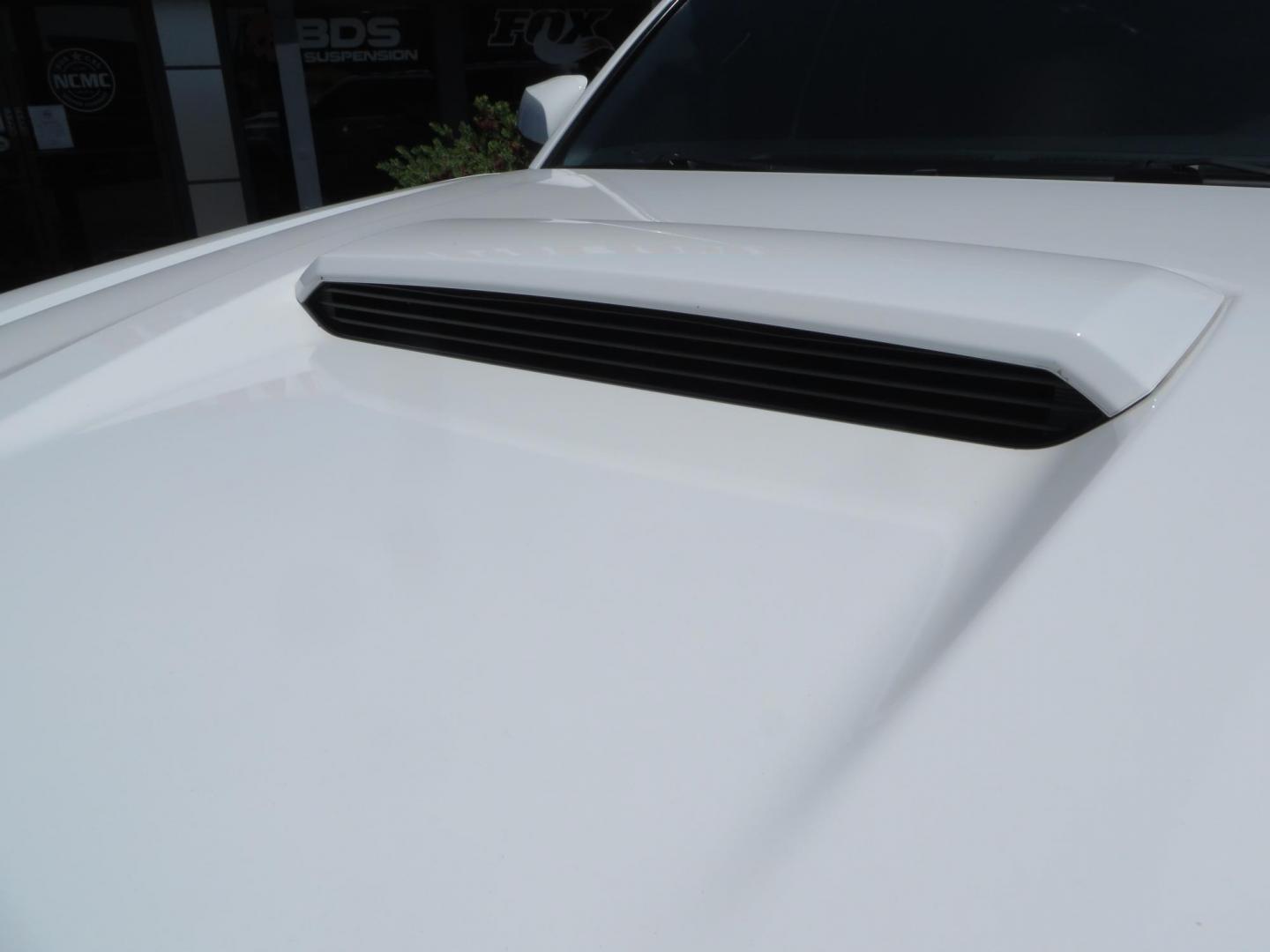 2021 White Toyota Tacoma SR5 Double Cab V6 6AT 4WD (3TMCZ5AN1MM) with an 3.5L V6 DOHC 24V engine, 6A transmission, located at 2630 Grass Valley Highway, Auburn, CA, 95603, (530) 508-5100, 38.937893, -121.095482 - Icon Vehicle Dynamics remote reservoir coilovers & shocks, Icon Upper control arms, 1552 wheels, Toyo AT3 tires, Rock Sliders, Victory 4x4 roof and camper shell rack, Leer Camper shell, Banks Idash. - Photo#24