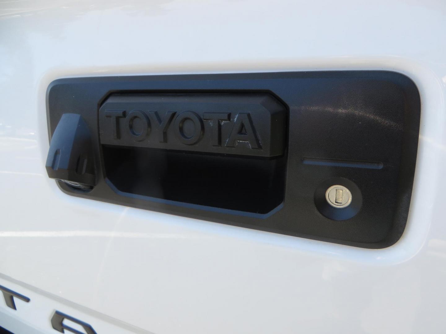 2021 White Toyota Tacoma SR5 Double Cab V6 6AT 4WD (3TMCZ5AN1MM) with an 3.5L V6 DOHC 24V engine, 6A transmission, located at 2630 Grass Valley Highway, Auburn, CA, 95603, (530) 508-5100, 38.937893, -121.095482 - Icon Vehicle Dynamics remote reservoir coilovers & shocks, Icon Upper control arms, 1552 wheels, Toyo AT3 tires, Rock Sliders, Victory 4x4 roof and camper shell rack, Leer Camper shell, Banks Idash. - Photo#34