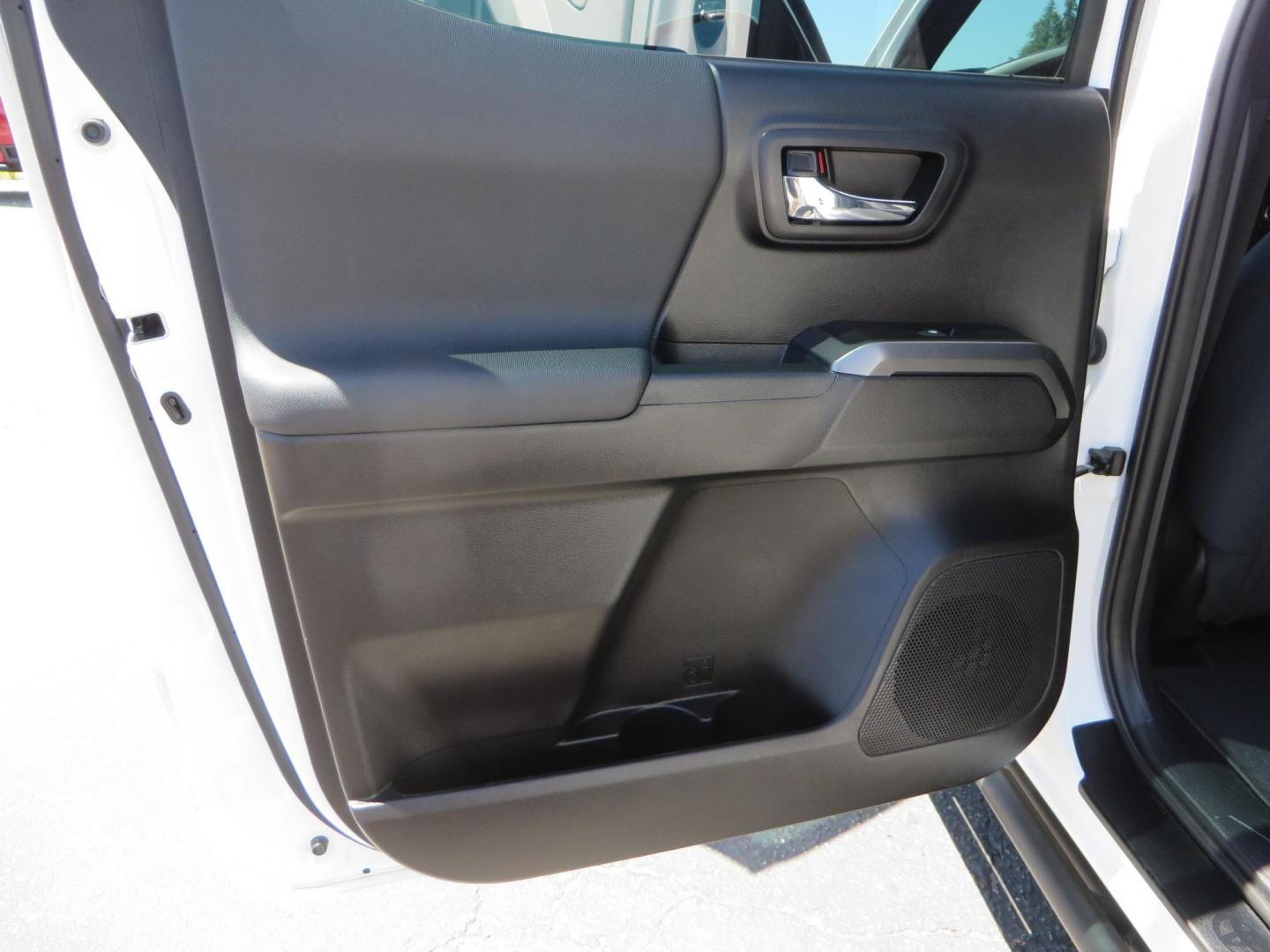 2021 White Toyota Tacoma SR5 Double Cab V6 6AT 4WD (3TMCZ5AN1MM) with an 3.5L V6 DOHC 24V engine, 6A transmission, located at 2630 Grass Valley Highway, Auburn, CA, 95603, (530) 508-5100, 38.937893, -121.095482 - Icon Vehicle Dynamics remote reservoir coilovers & shocks, Icon Upper control arms, 1552 wheels, Toyo AT3 tires, Rock Sliders, Victory 4x4 roof and camper shell rack, Leer Camper shell, Banks Idash. - Photo#51