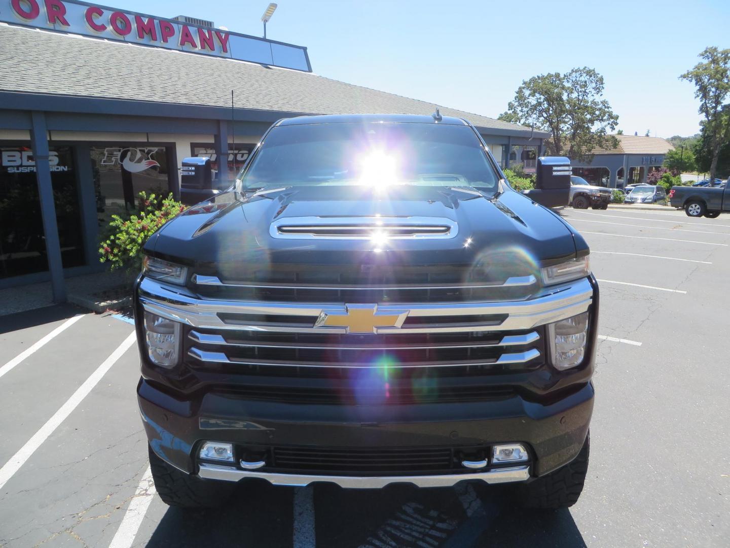 2022 BLACK Chevrolet Silverado 3500HD High Country Crew Cab 4WD (2GC4YVEY4N1) with an 6.6L V8 OHV 32V TURBO DIESEL engine, 6A transmission, located at 2630 Grass Valley Highway, Auburn, CA, 95603, (530) 508-5100, 38.937893, -121.095482 - Photo#3