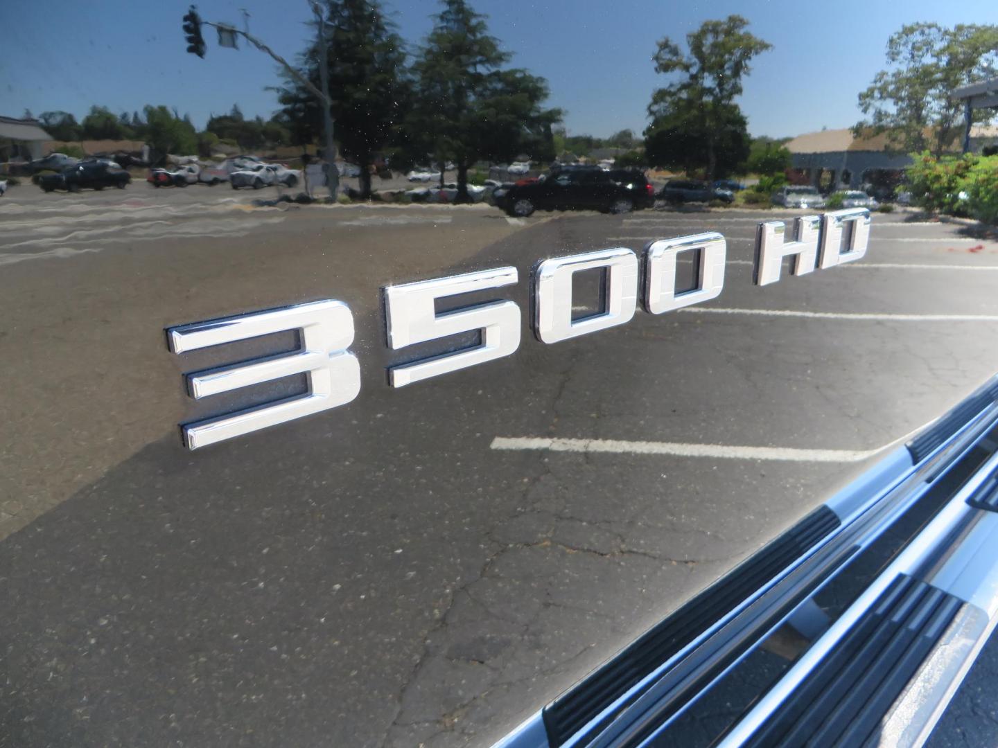 2022 BLACK Chevrolet Silverado 3500HD High Country Crew Cab 4WD (2GC4YVEY4N1) with an 6.6L V8 OHV 32V TURBO DIESEL engine, 6A transmission, located at 2630 Grass Valley Highway, Auburn, CA, 95603, (530) 508-5100, 38.937893, -121.095482 - Photo#24