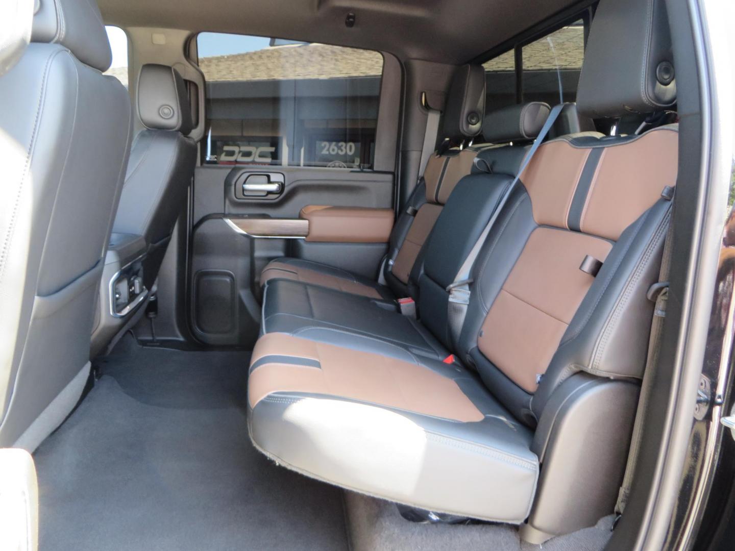 2022 BLACK Chevrolet Silverado 3500HD High Country Crew Cab 4WD (2GC4YVEY4N1) with an 6.6L V8 OHV 32V TURBO DIESEL engine, 6A transmission, located at 2630 Grass Valley Highway, Auburn, CA, 95603, (530) 508-5100, 38.937893, -121.095482 - Photo#50