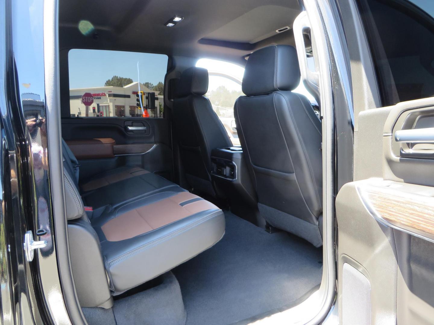 2022 BLACK Chevrolet Silverado 3500HD High Country Crew Cab 4WD (2GC4YVEY4N1) with an 6.6L V8 OHV 32V TURBO DIESEL engine, 6A transmission, located at 2630 Grass Valley Highway, Auburn, CA, 95603, (530) 508-5100, 38.937893, -121.095482 - Photo#52