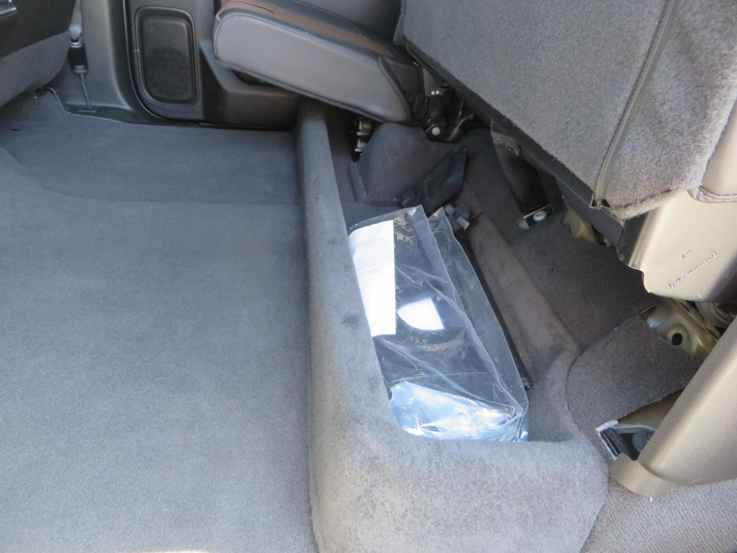 2022 BLACK Chevrolet Silverado 3500HD High Country Crew Cab 4WD (2GC4YVEY4N1) with an 6.6L V8 OHV 32V TURBO DIESEL engine, 6A transmission, located at 2630 Grass Valley Highway, Auburn, CA, 95603, (530) 508-5100, 38.937893, -121.095482 - Photo#51