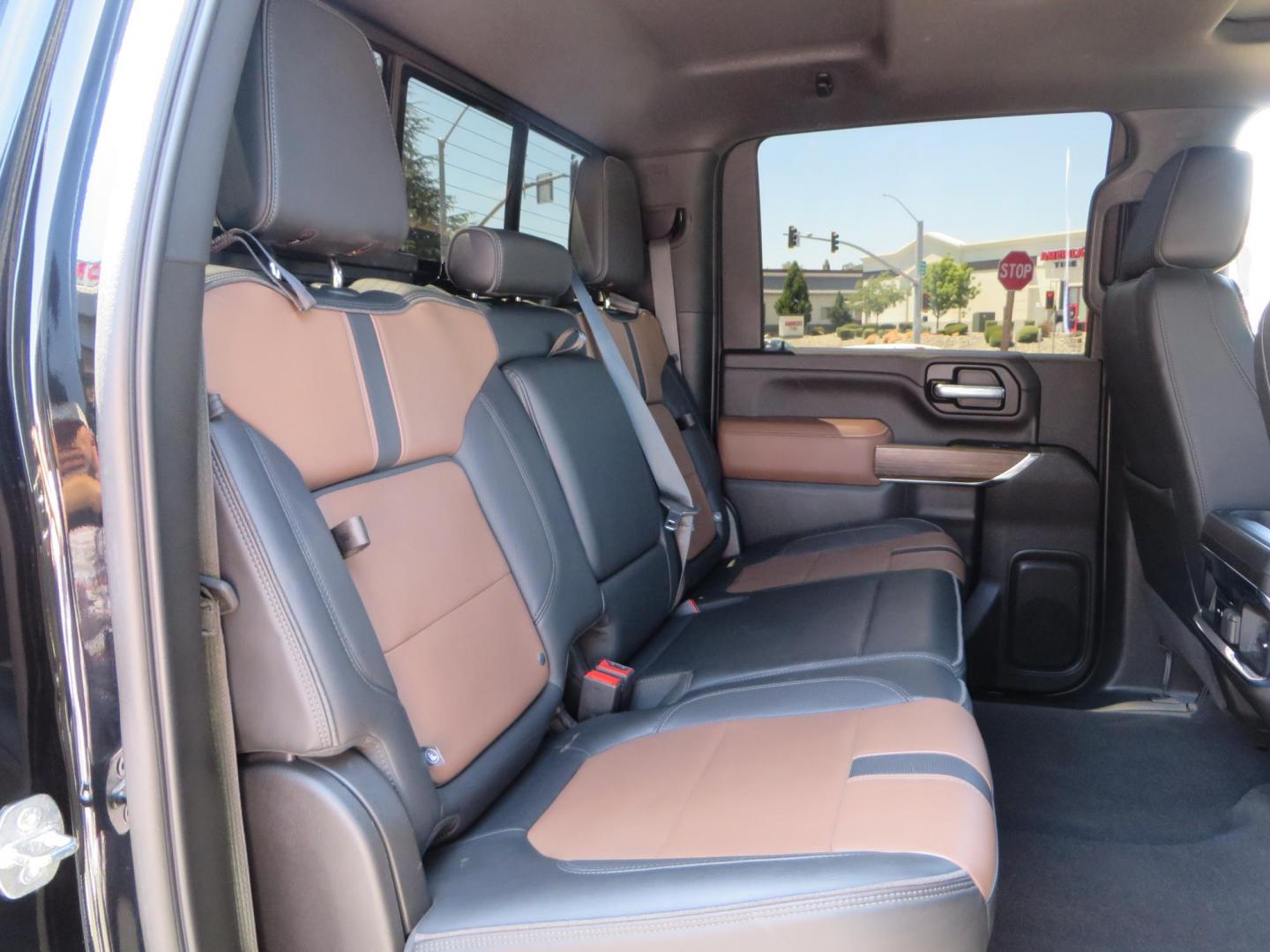 2022 BLACK Chevrolet Silverado 3500HD High Country Crew Cab 4WD (2GC4YVEY4N1) with an 6.6L V8 OHV 32V TURBO DIESEL engine, 6A transmission, located at 2630 Grass Valley Highway, Auburn, CA, 95603, (530) 508-5100, 38.937893, -121.095482 - Photo#54