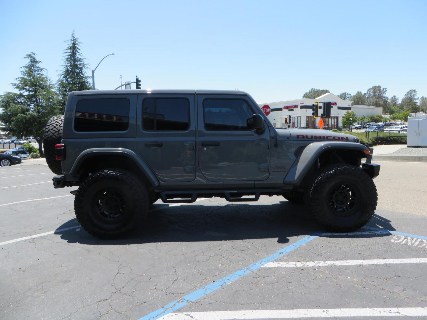 2023 Gray /Black Jeep Wrangler Unlimited Rubicon (1C4HJXFG8PW) with an 3.6L V6 DOHC 24V FFV engine, 6A transmission, located at 2630 Grass Valley Highway, Auburn, CA, 95603, (530) 508-5100, 38.937893, -121.095482 - Features a 3.5" JKS suspension system, Fox shocks, 17" Method Race wheels, 37" Nitto Ridge Grappler tires, N-Fab EPYX running boards, Teraflex HD tire carrier, RC front & rear bumpers with led lights, and window tint. - Photo#3