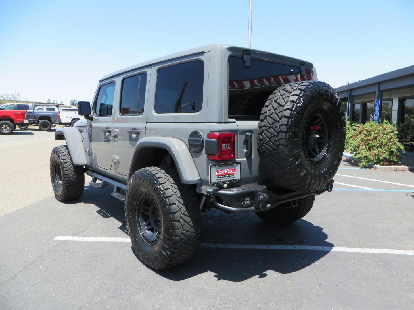 2023 Gray /Black Jeep Wrangler Unlimited Rubicon (1C4HJXFG8PW) with an 3.6L V6 DOHC 24V FFV engine, 6A transmission, located at 2630 Grass Valley Highway, Auburn, CA, 95603, (530) 508-5100, 38.937893, -121.095482 - Features a 3.5" JKS suspension system, Fox shocks, 17" Method Race wheels, 37" Nitto Ridge Grappler tires, N-Fab EPYX running boards, Teraflex HD tire carrier, RC front & rear bumpers with led lights, and window tint. - Photo#6