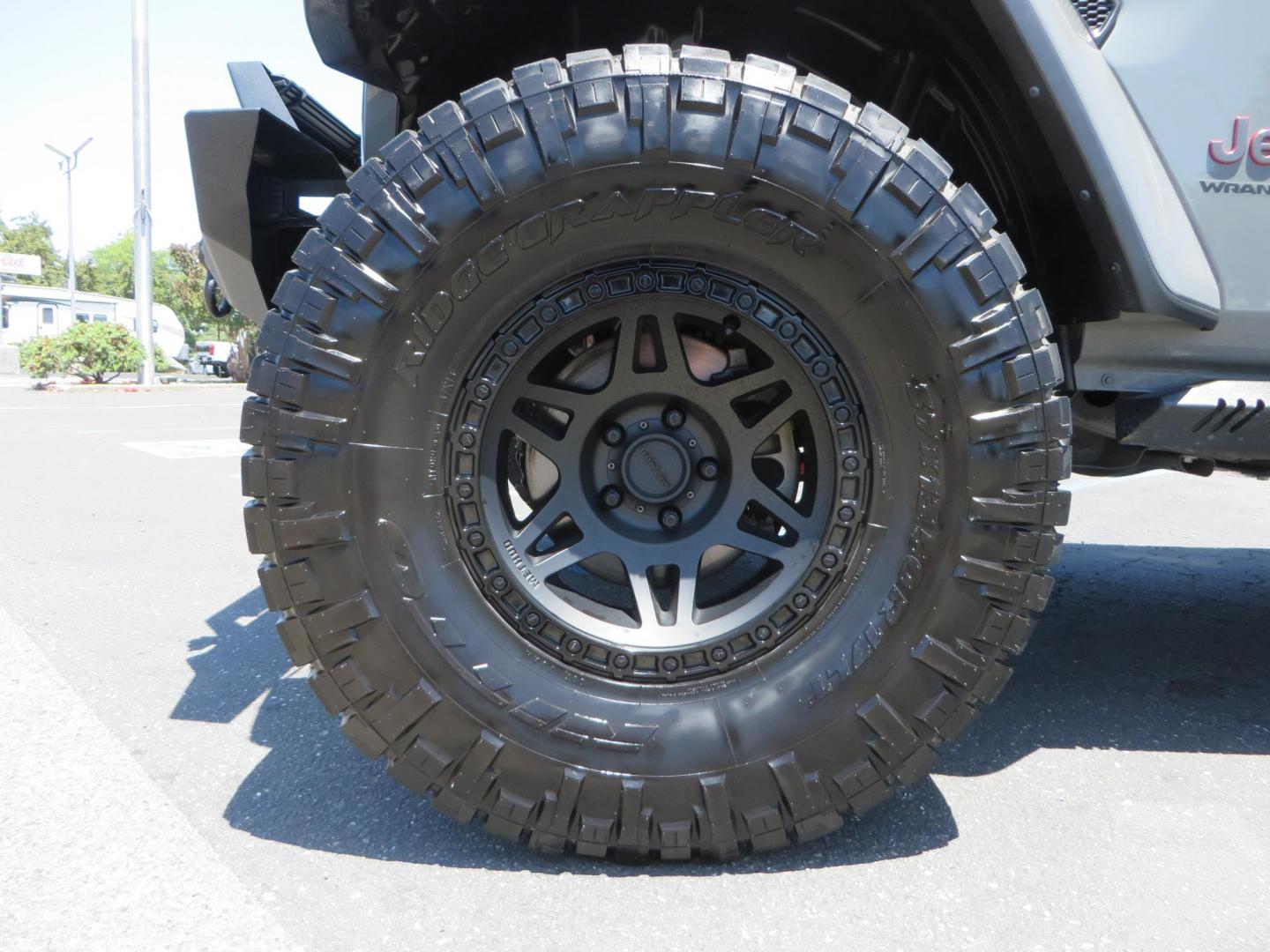 2023 Gray /Black Jeep Wrangler Unlimited Rubicon (1C4HJXFG8PW) with an 3.6L V6 DOHC 24V FFV engine, 6A transmission, located at 2630 Grass Valley Highway, Auburn, CA, 95603, (530) 508-5100, 38.937893, -121.095482 - Features a 3.5" JKS suspension system, Fox shocks, 17" Method Race wheels, 37" Nitto Ridge Grappler tires, N-Fab EPYX running boards, Teraflex HD tire carrier, RC front & rear bumpers with led lights, and window tint. - Photo#8