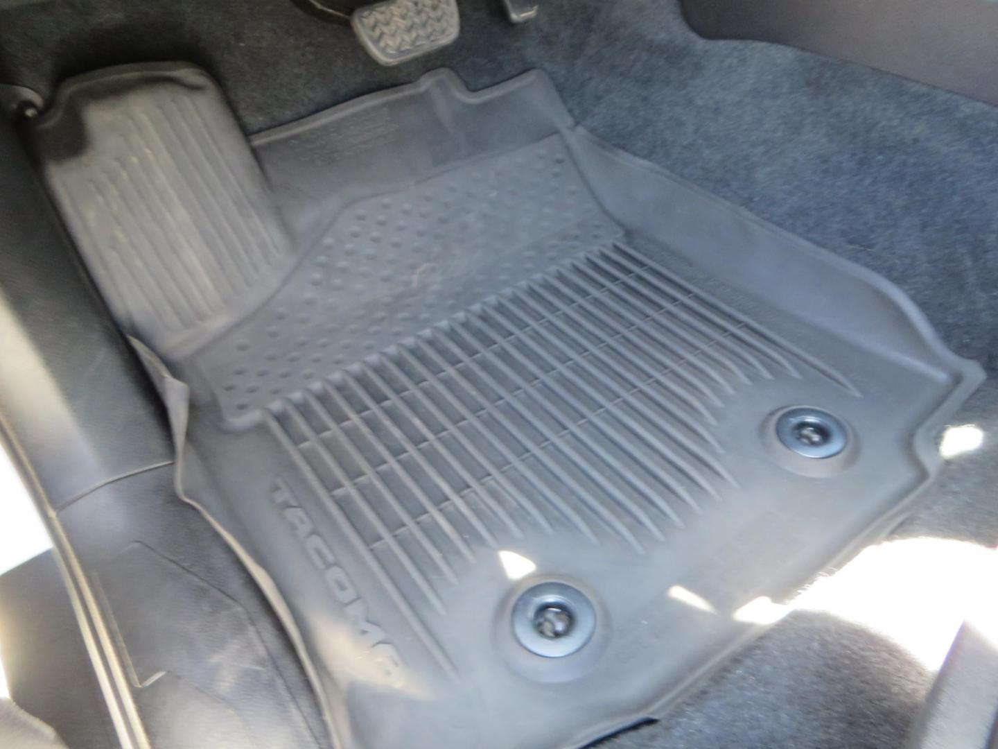 2021 White Toyota Tacoma SR5 Double Cab V6 6AT 4WD (3TYCZ5AN8MT) with an 3.5L V6 DOHC 24V engine, 6A transmission, located at 2630 Grass Valley Highway, Auburn, CA, 95603, (530) 508-5100, 38.937893, -121.095482 - Leveled Tacoma sitting on 18" Fuel wheels, Toyo RT tires, Bakflip bed cover, and window tint. - Photo#20